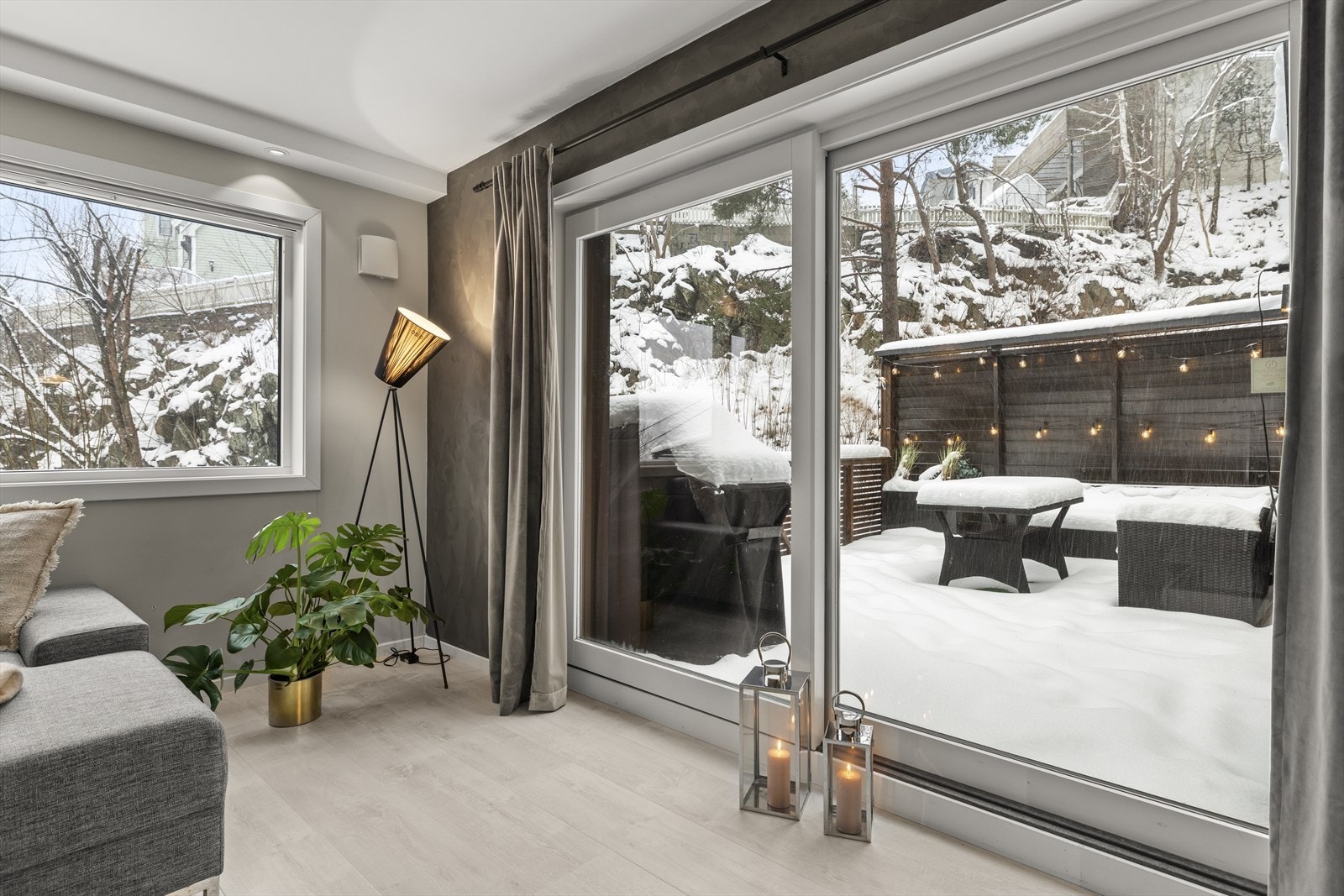 Direkte adkomst fra stue til syd-vestvendt terrasse på 20 kvm. Galleribilde