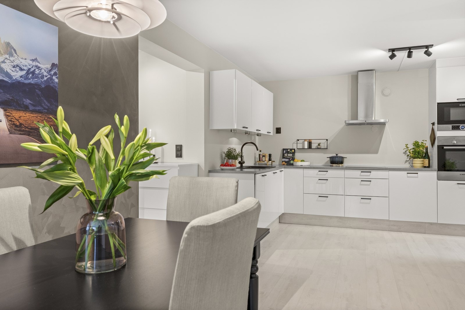 Sosial og åpen løsning som gir en hyggelig atmosfære. Galleribilde