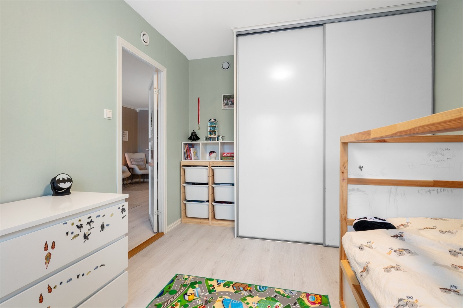 Flott skyvedørsgarderobe. Galleribilde