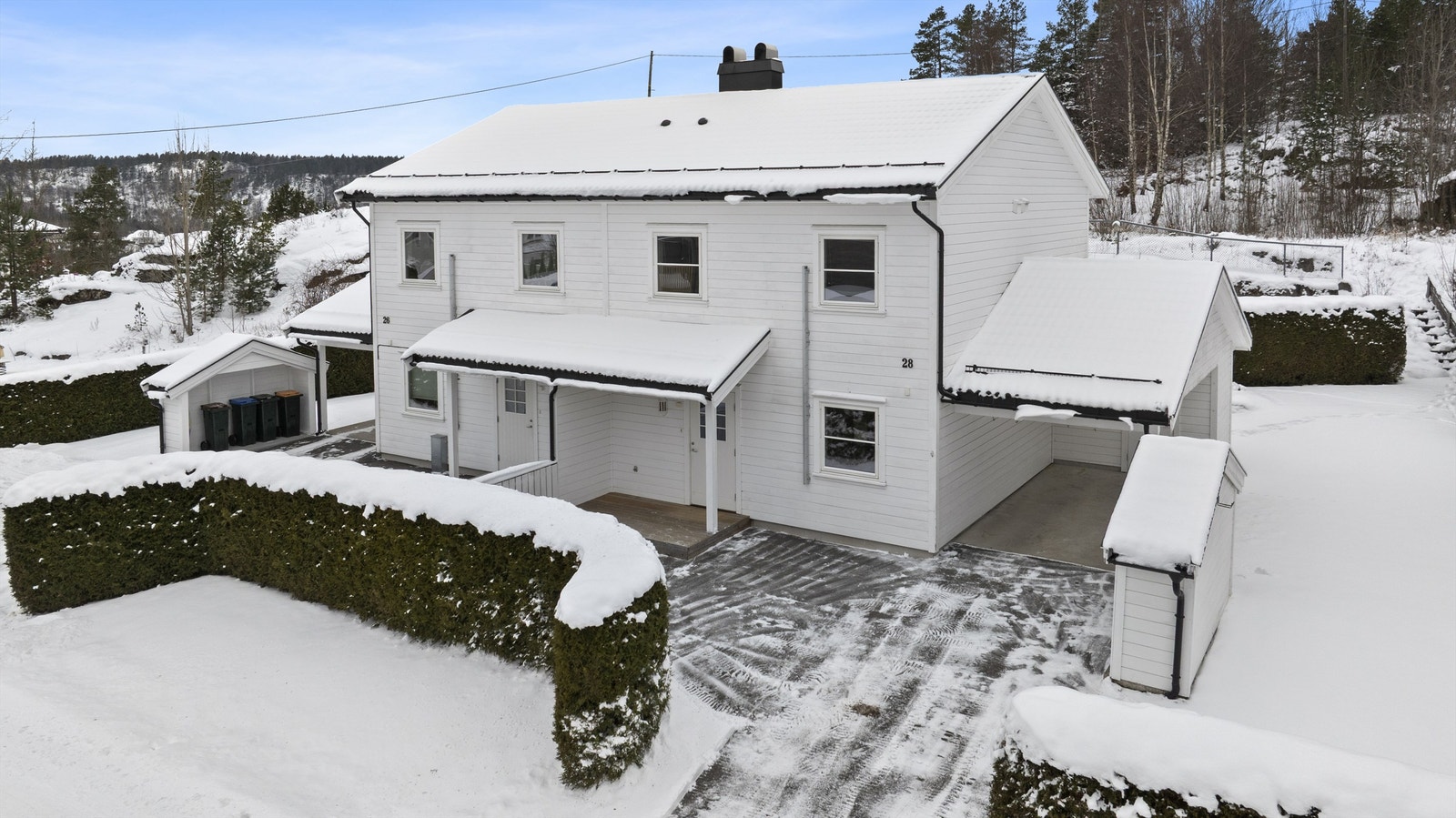 Landlig og idyllisk beliggende eiendom med skog og natur som nærmeste nabo Galleribilde