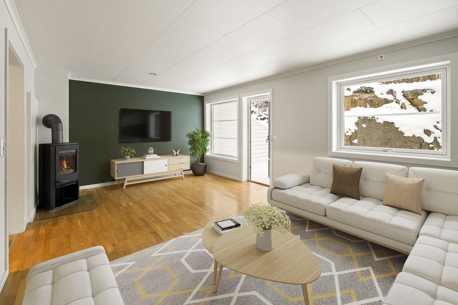 Selv om det er gulvvarme i stuen er det alltid koselig med vedfyring på de mørke vinterkvelder Galleribilde