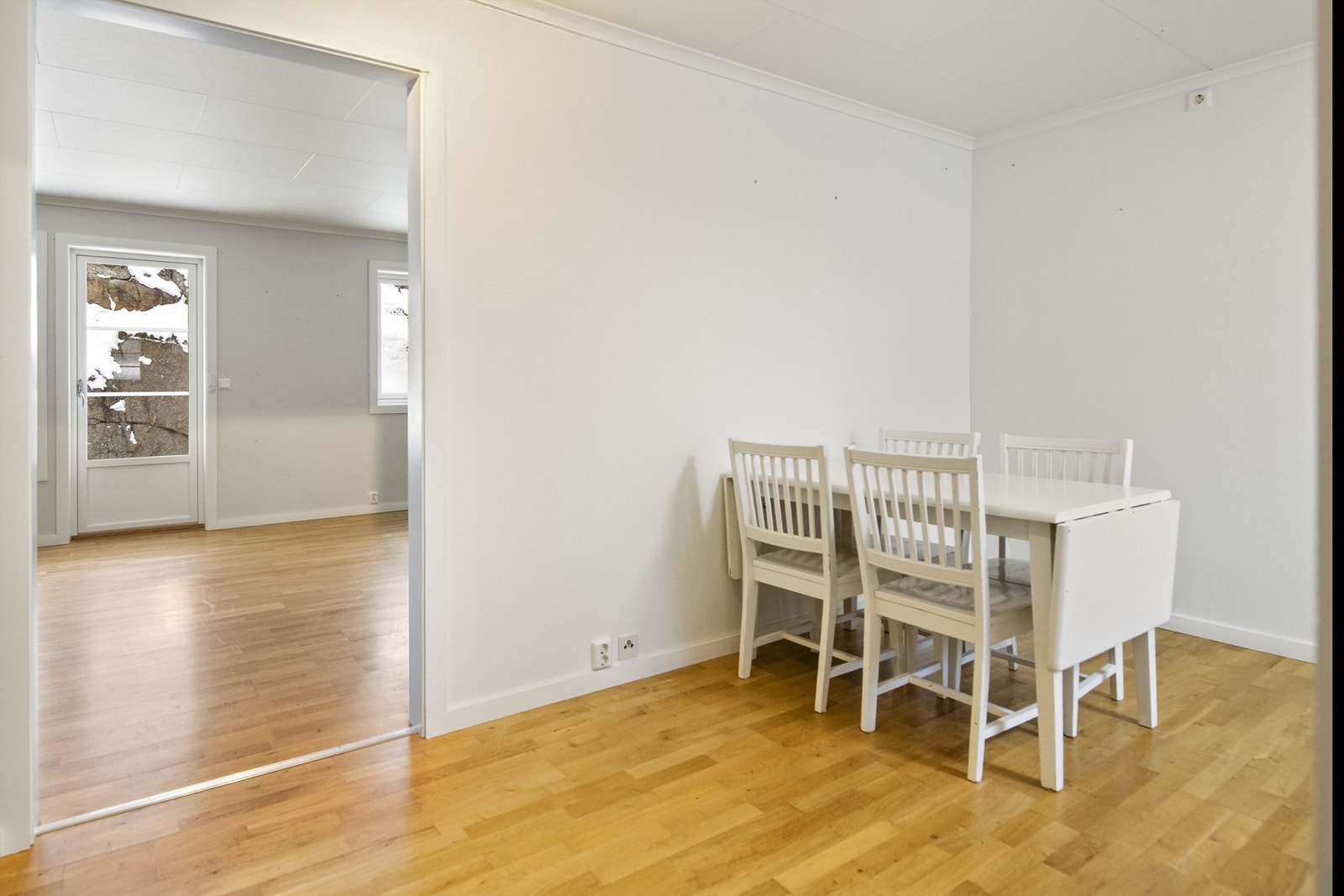 I en hektisk hverdag er det praktisk med spiseplass på kjøkkenet Galleribilde