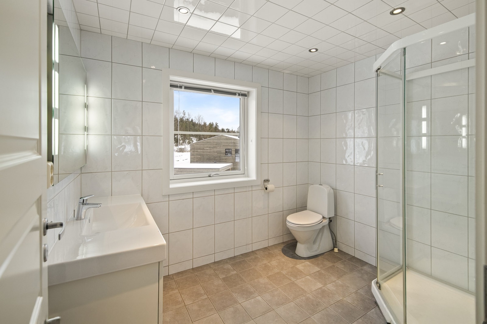 Flislagt bad/wc i 2.etasje med varme i gulv Galleribilde