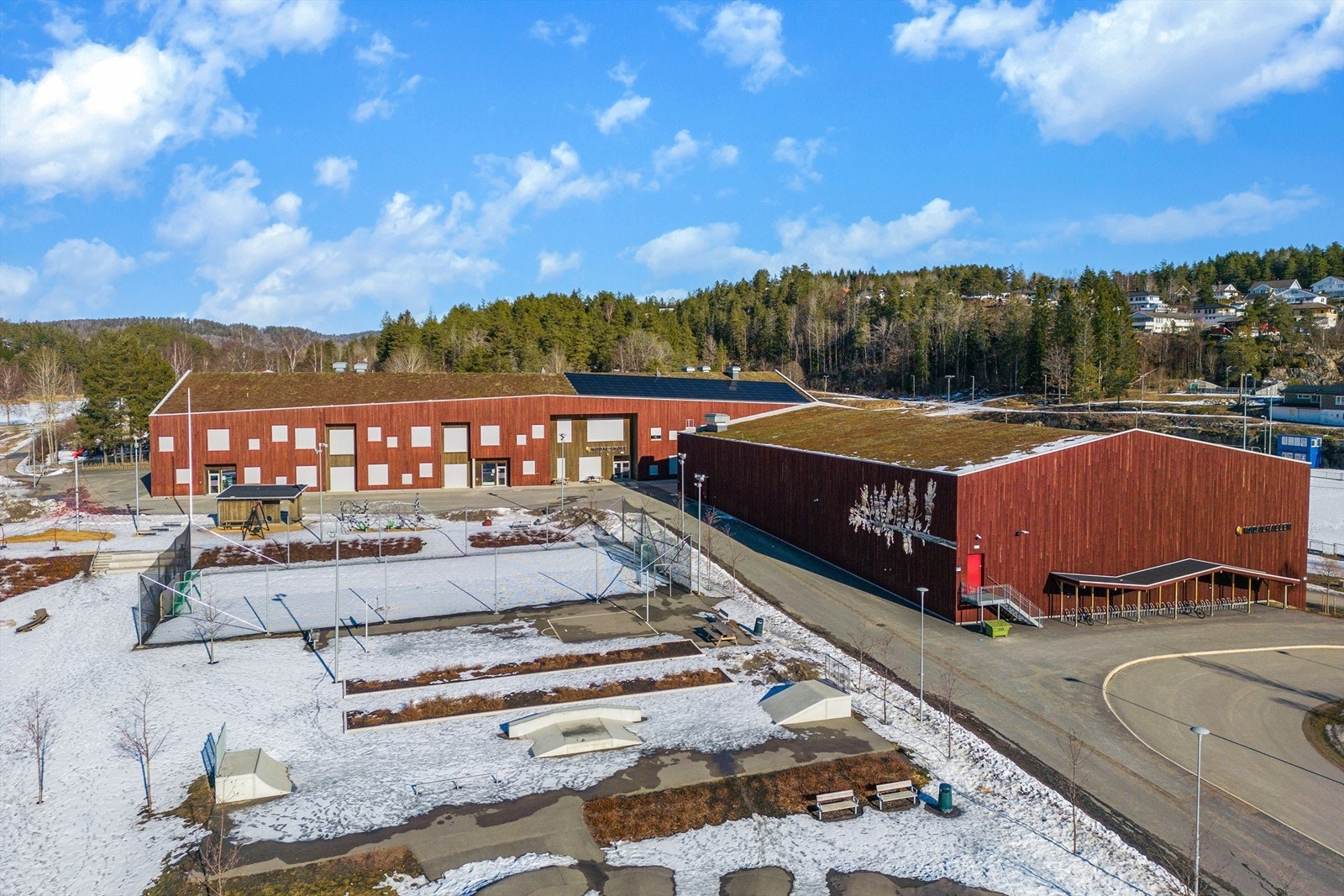 Kodal barneskole med flotte utearealer ( bygget 2020) Galleribilde