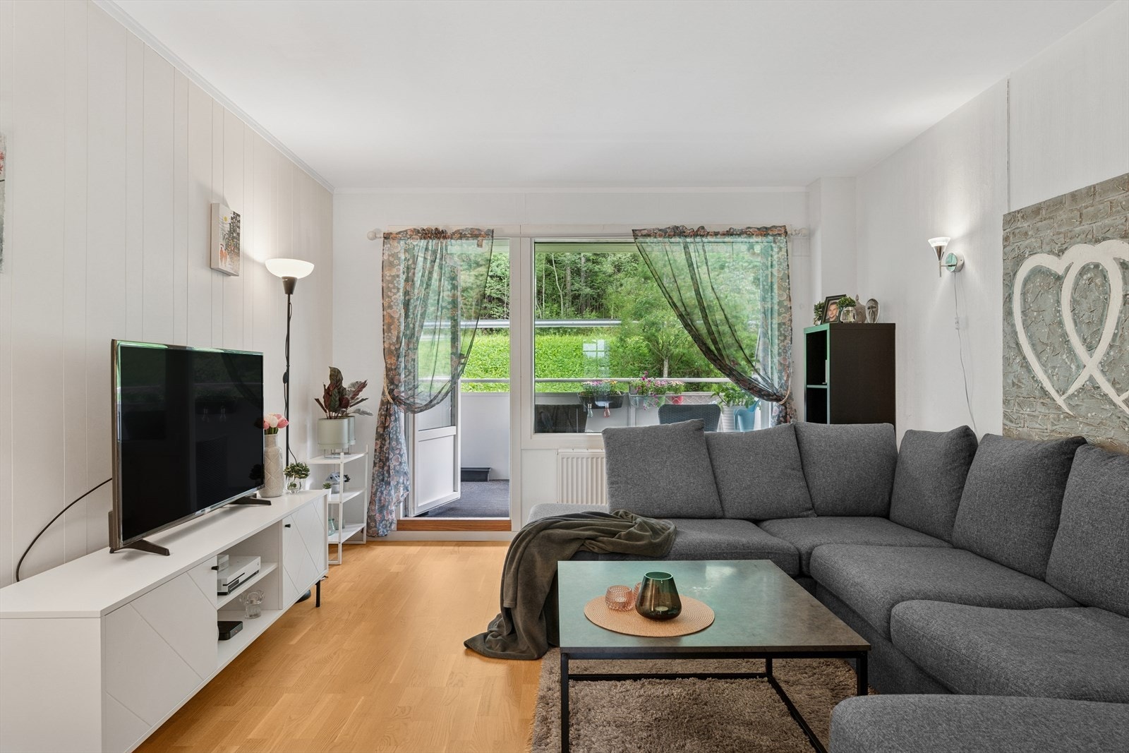 Den store stuen har en god og åpen løsning som gir mange innredningsmuligheter. Galleribilde