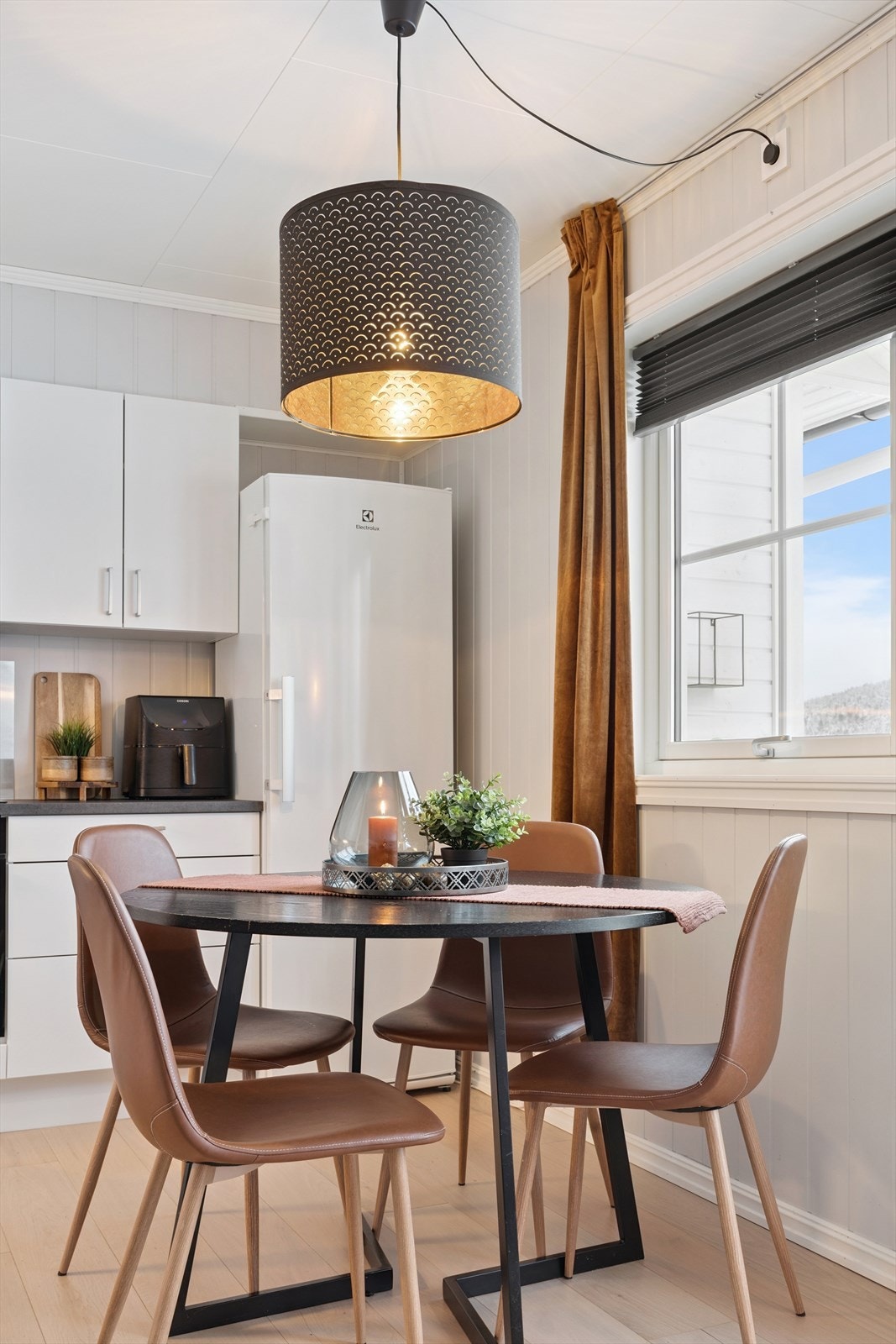 Spiseplassen er naturlig integrert i den åpne løsningen. Galleribilde