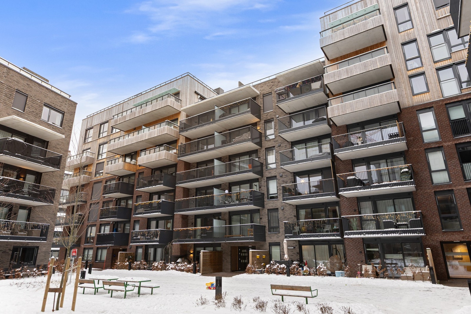 Borettslaget har felles takterrasse, sykkelbod og smøre-/skibod. Galleribilde