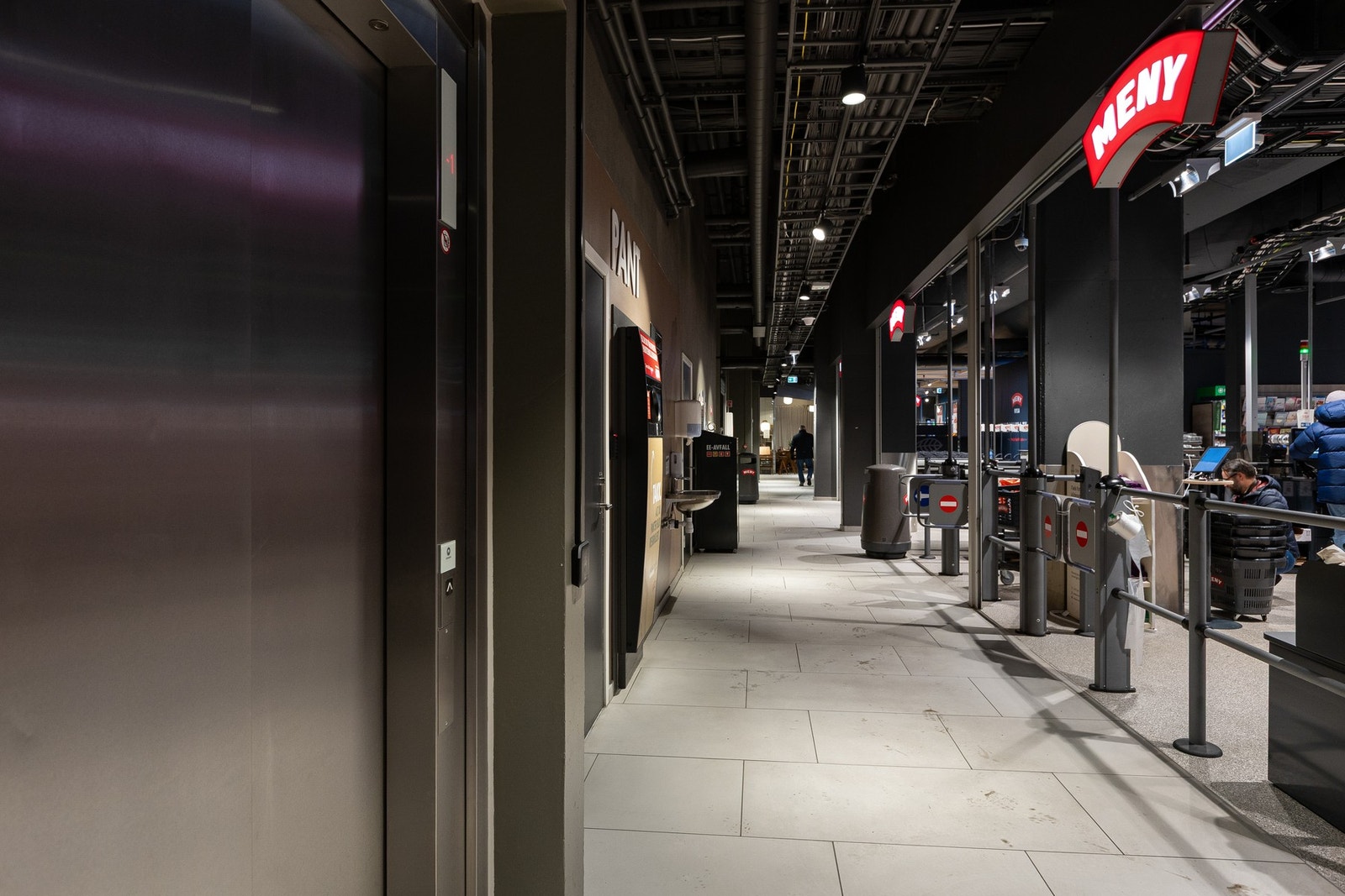 En kort heistur ned så er du på Meny Frysja Galleribilde