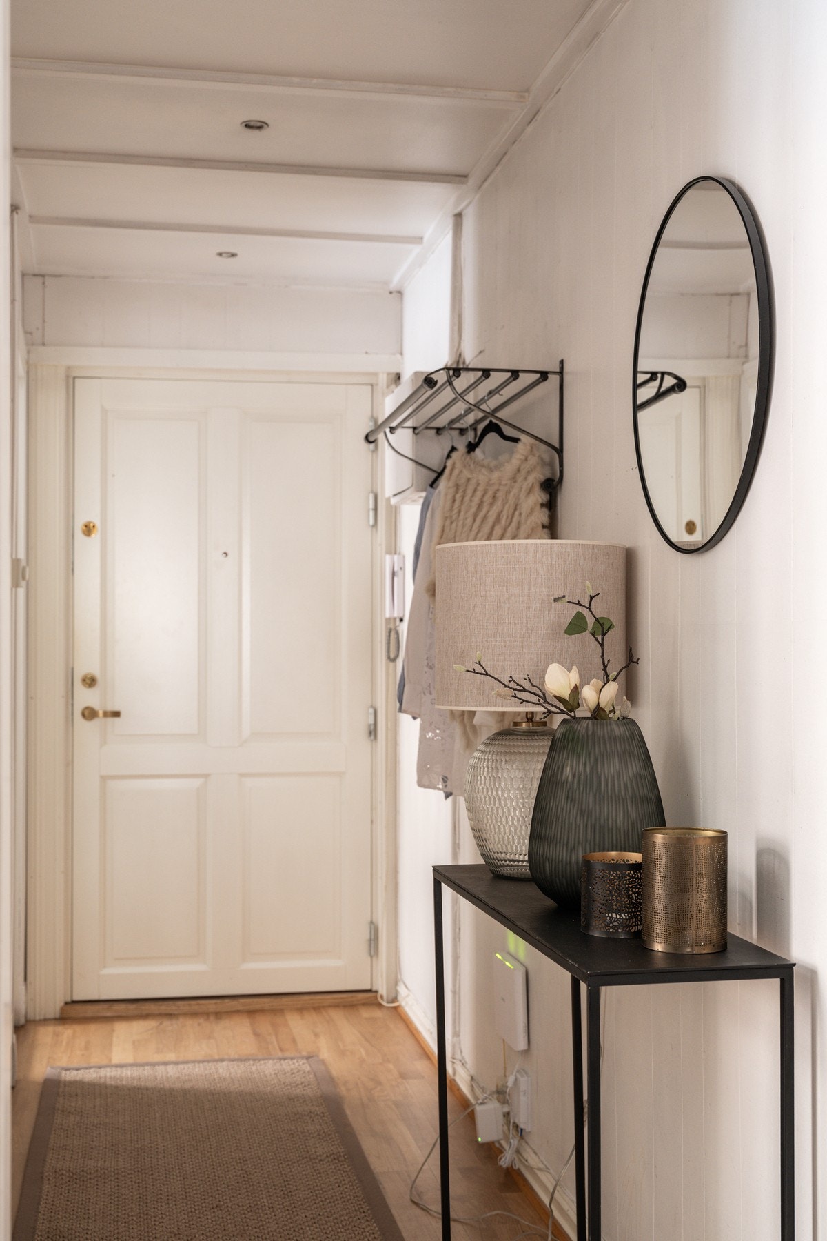 Entrédør med kikkehull og callinganlegg. Galleribilde