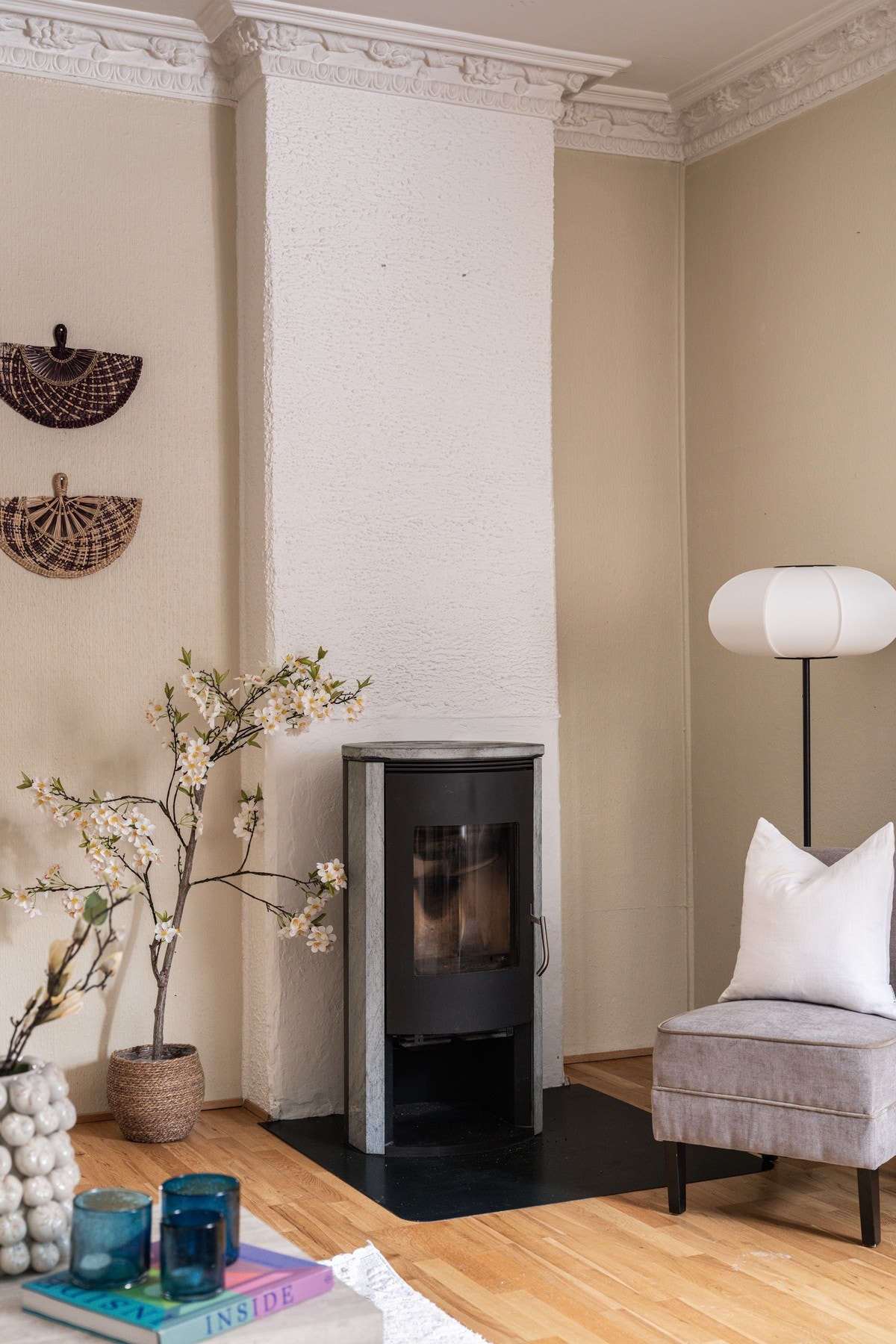 Det er etablert en delikat peisovn i stuen. Galleribilde