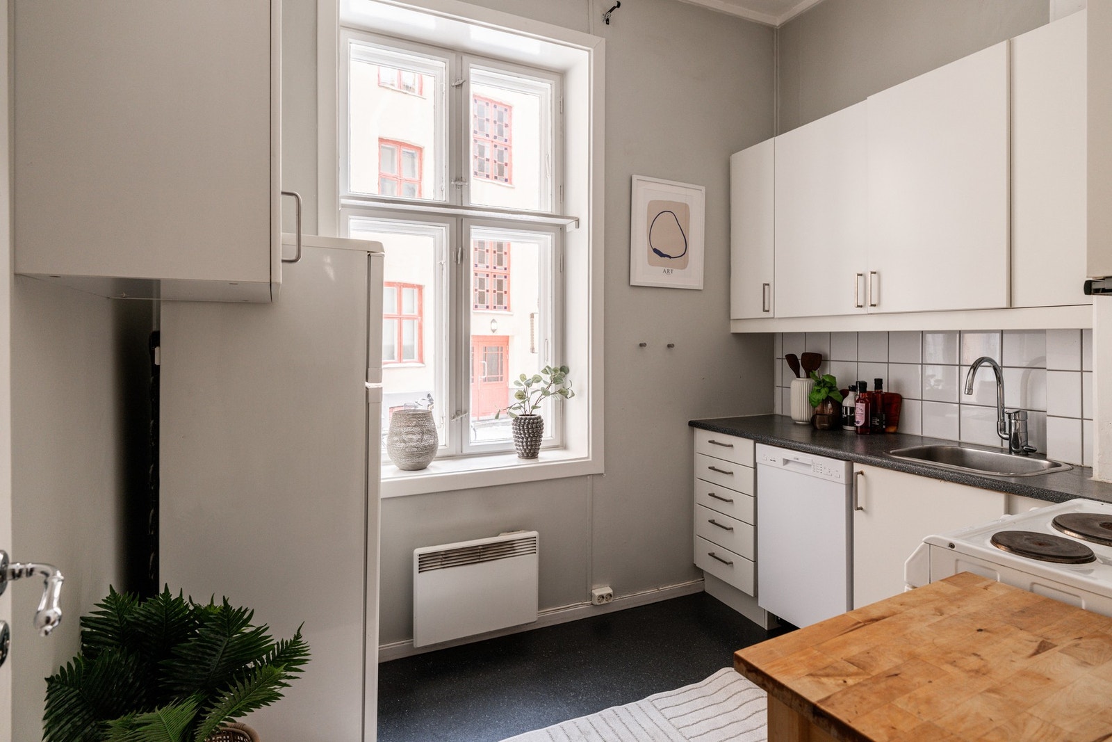 Separat kjøkken som vender inn mot bakgården. Galleribilde