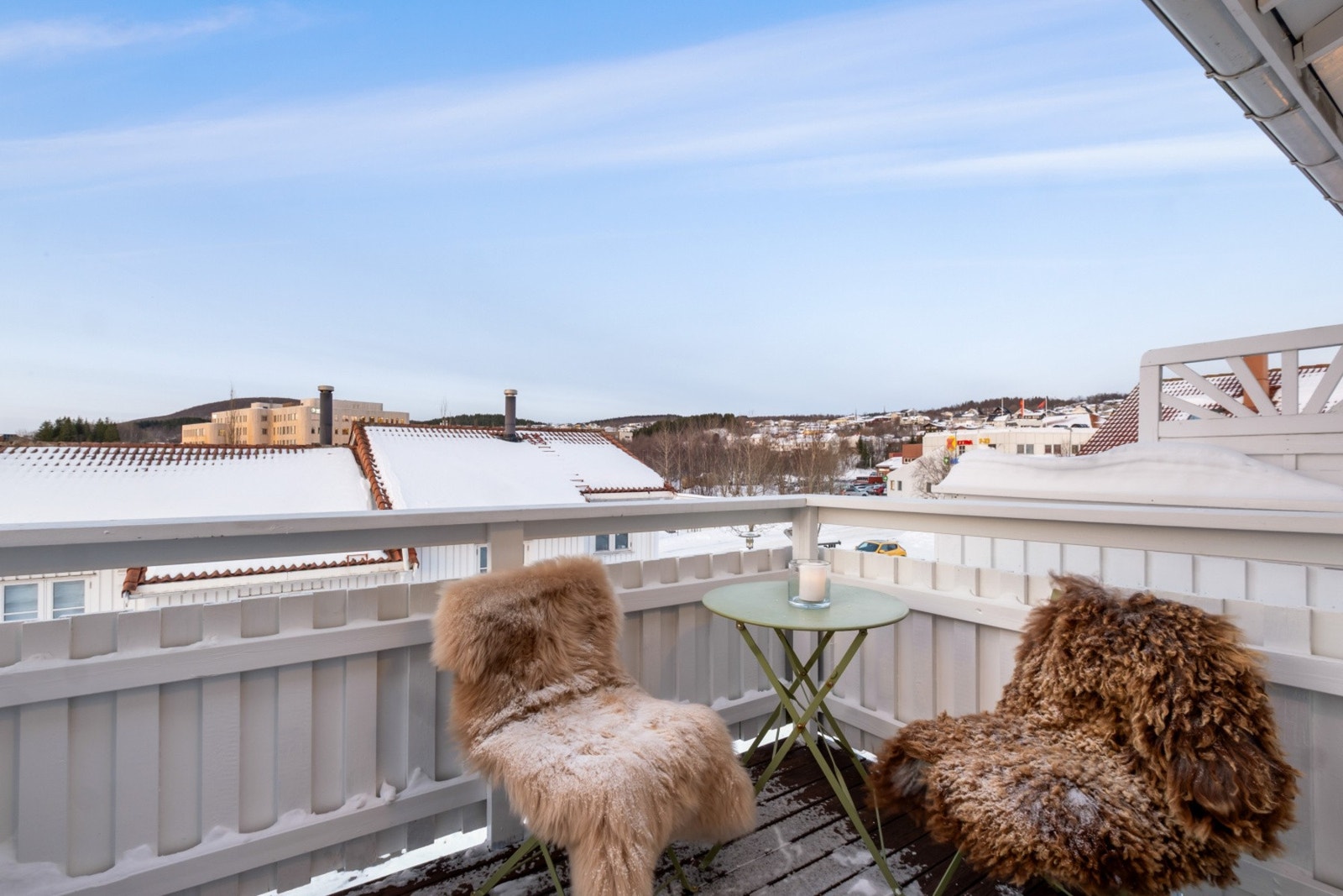 Balkong fra stue - her er det gode solforhold. Galleribilde