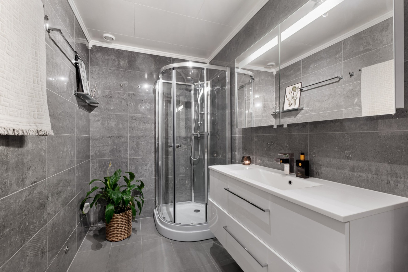 Flislagt med varmekabler i gulv. Galleribilde