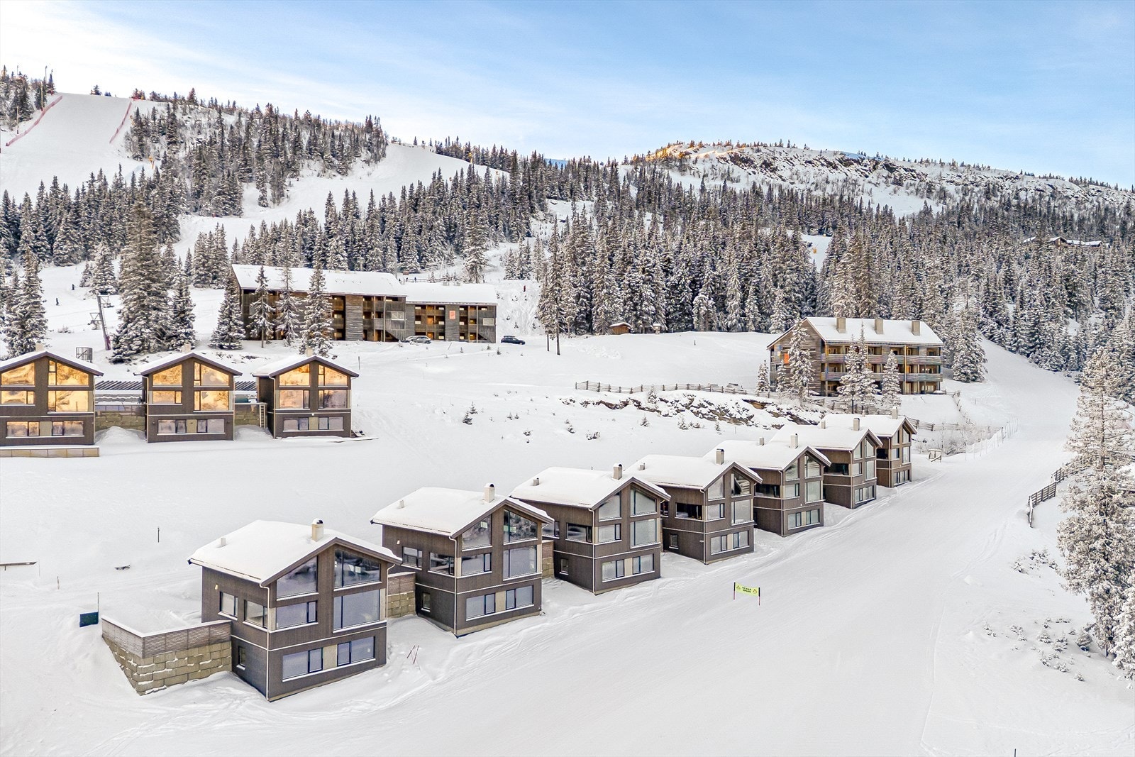 Du kan spenne på deg skiene rett utenfor døra og skli rett inn i en av verdens mest legendariske slalåmbakker. Galleribilde