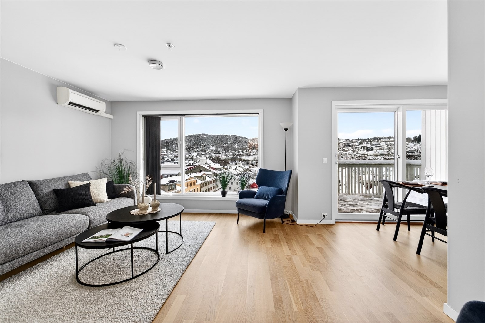 Stue med flott utsikt mot sentrum. Galleribilde