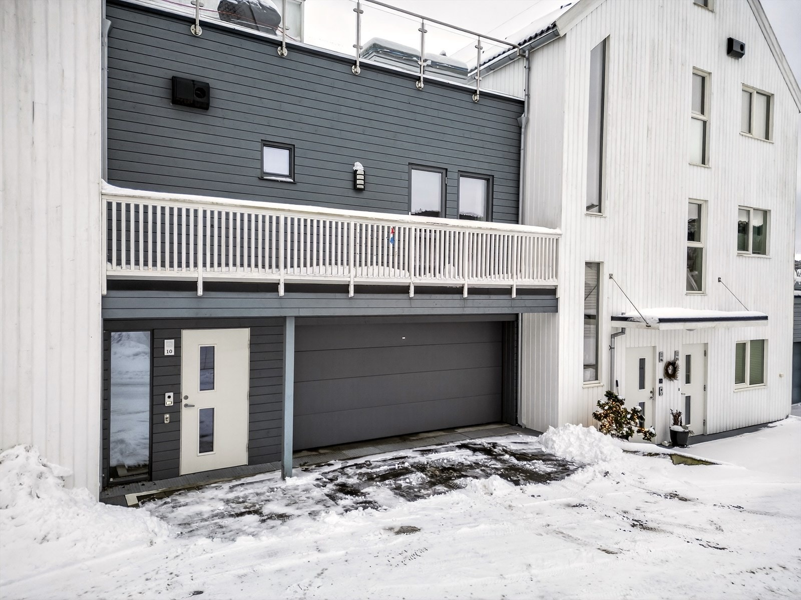 Overbygd inngangsparti. Galleribilde