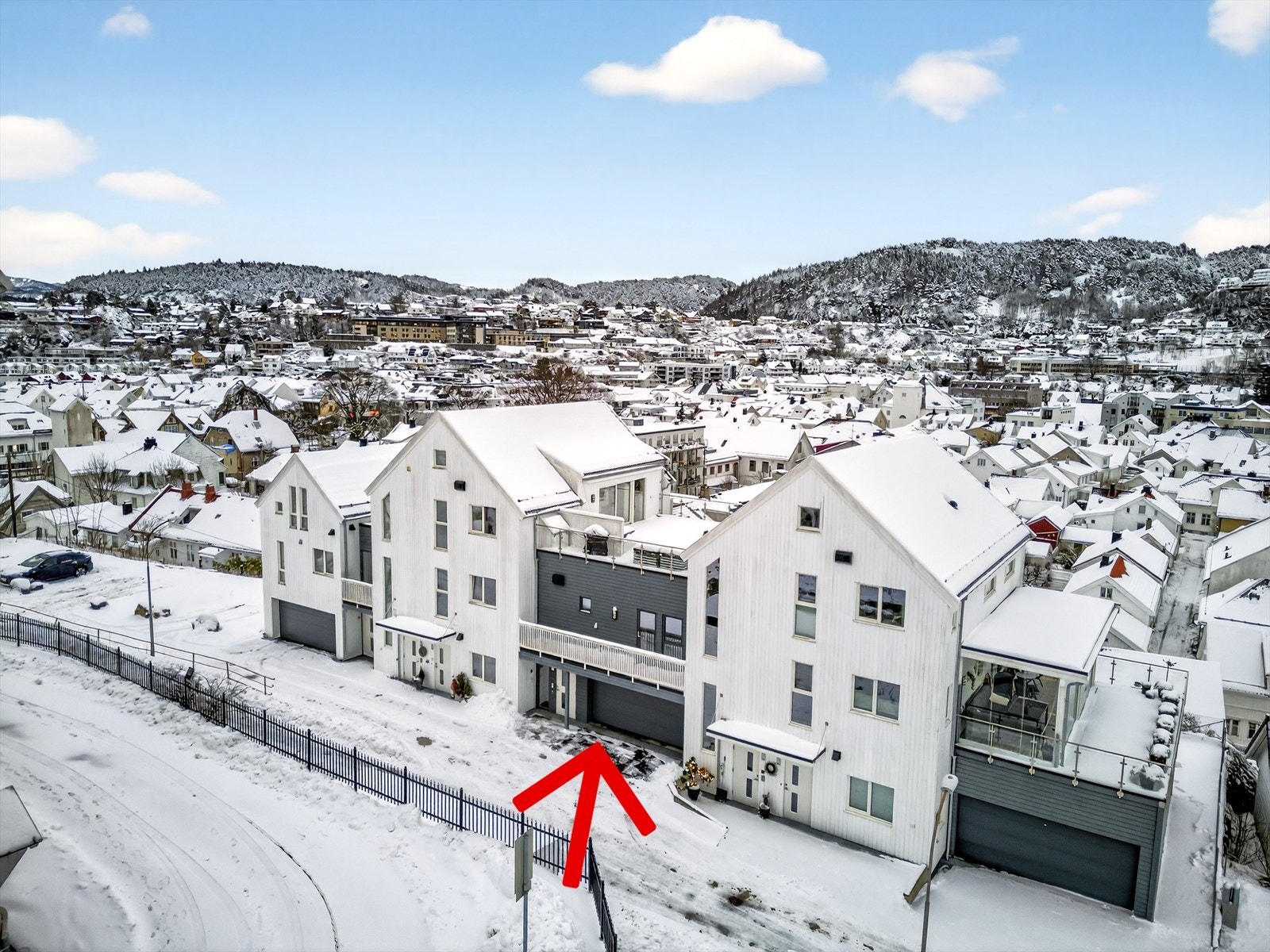 Tilbaketrukken beliggenhet med gangavstand til "alt" av sentrumsfasiliteter. Galleribilde