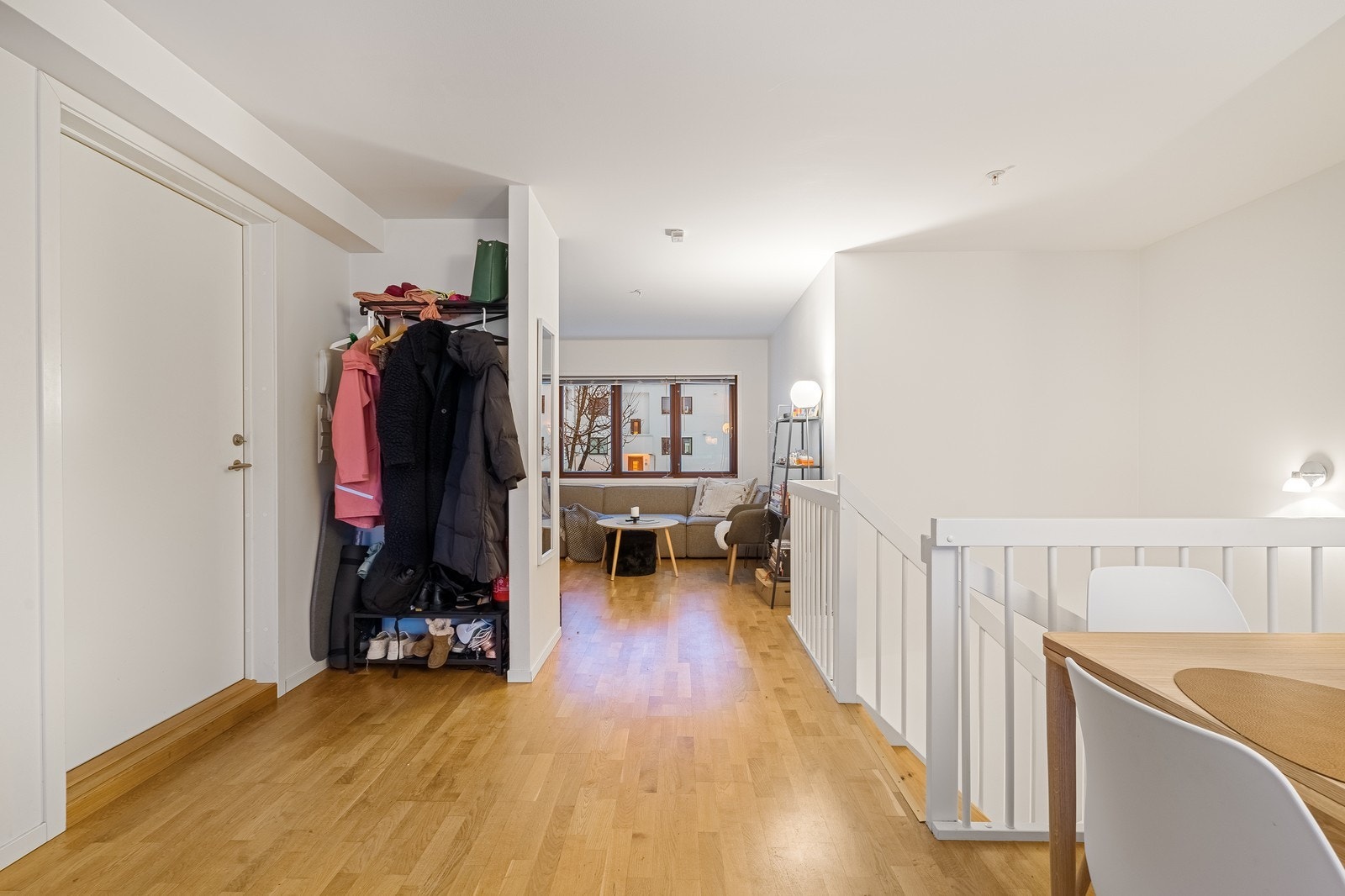 Stue/kjøkken og inngangsparti Galleribilde