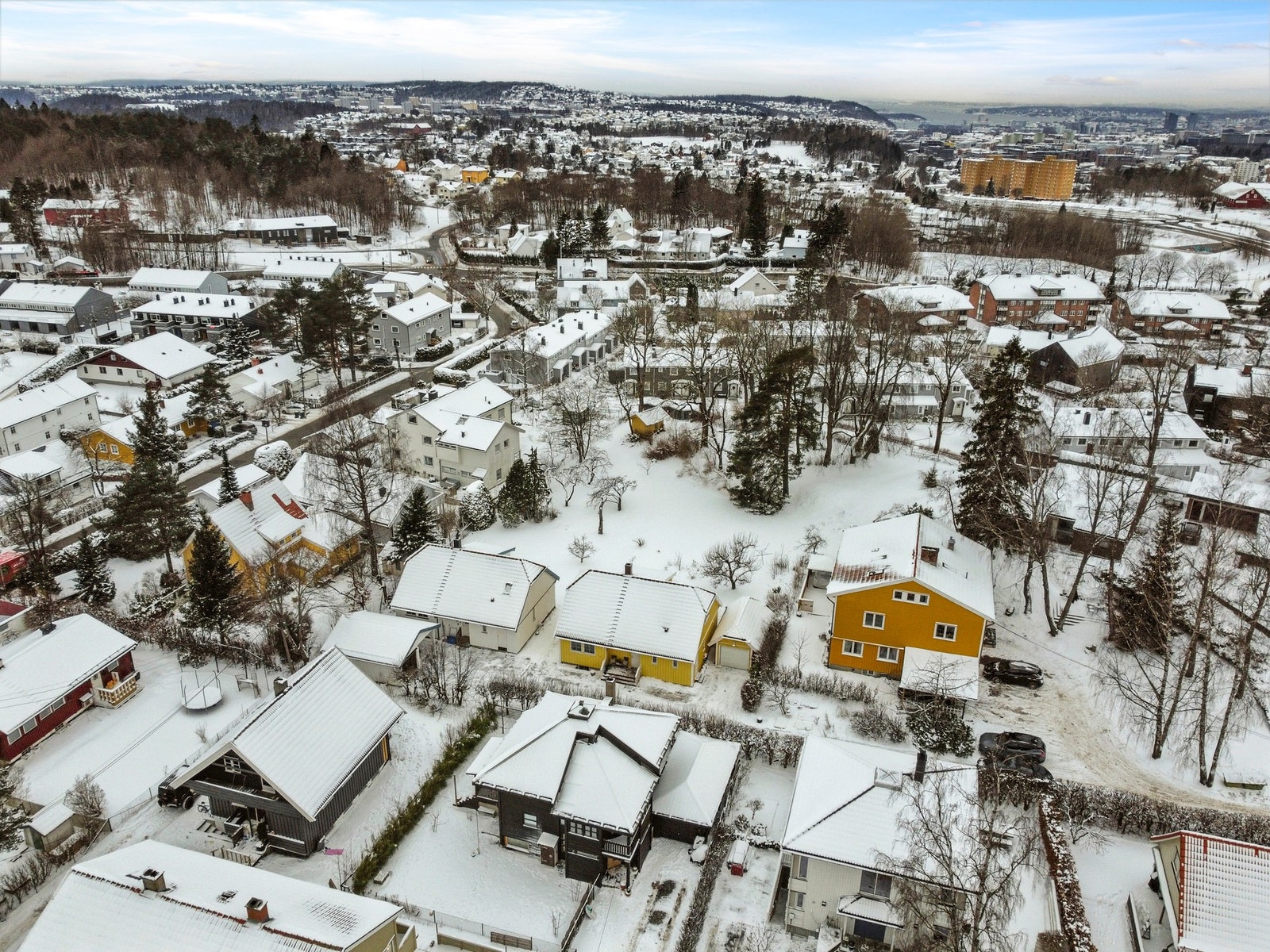 Eneboligen ligger i et attraktivt og barnevennlig boligområde på Hellerud Galleribilde