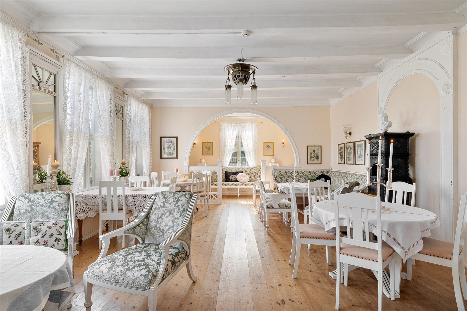 Finstove med god plass til gjester og selskap. Galleribilde