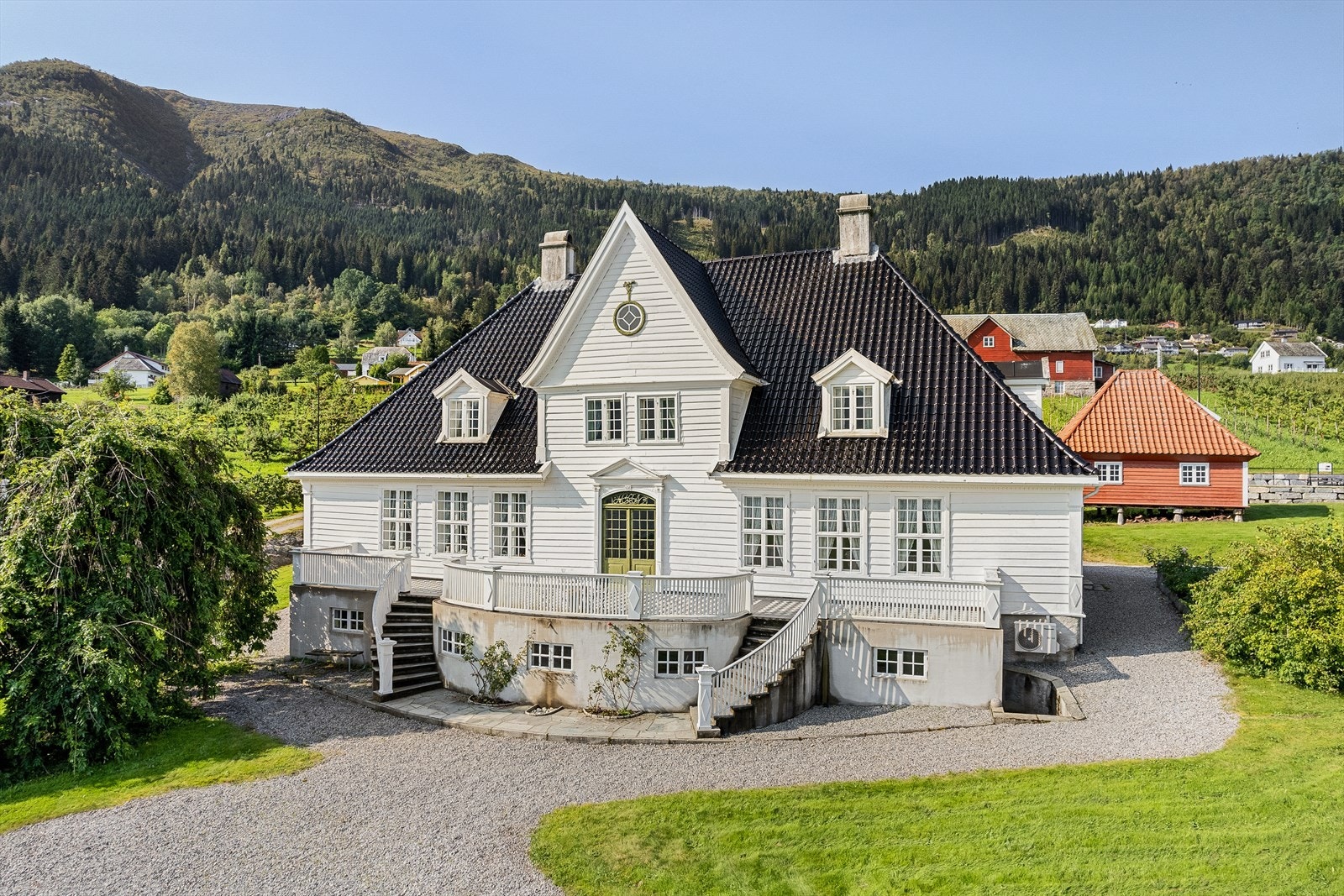 På folkemunne hadde garden navnet "Askelund". Galleribilde