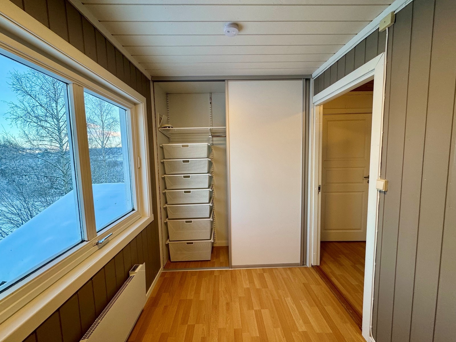 Garderobe på soverom Galleribilde