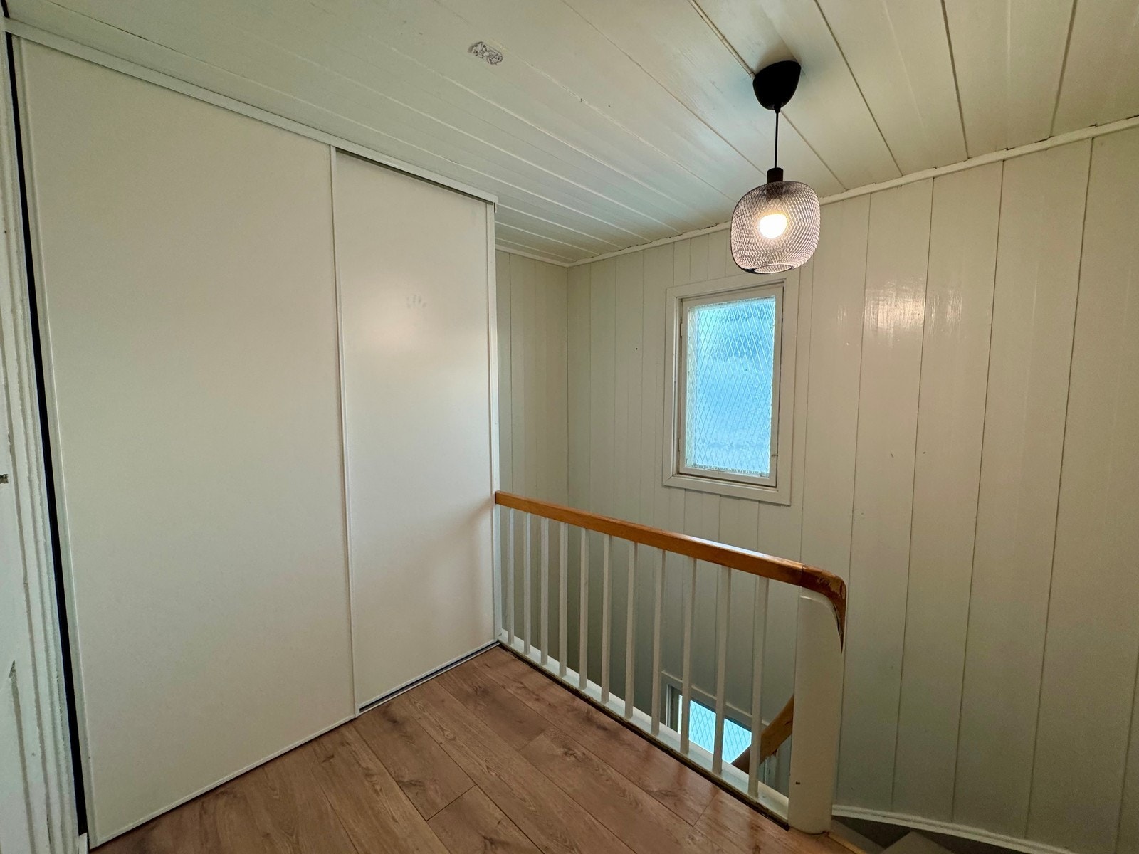 gang med garderobeskap Galleribilde