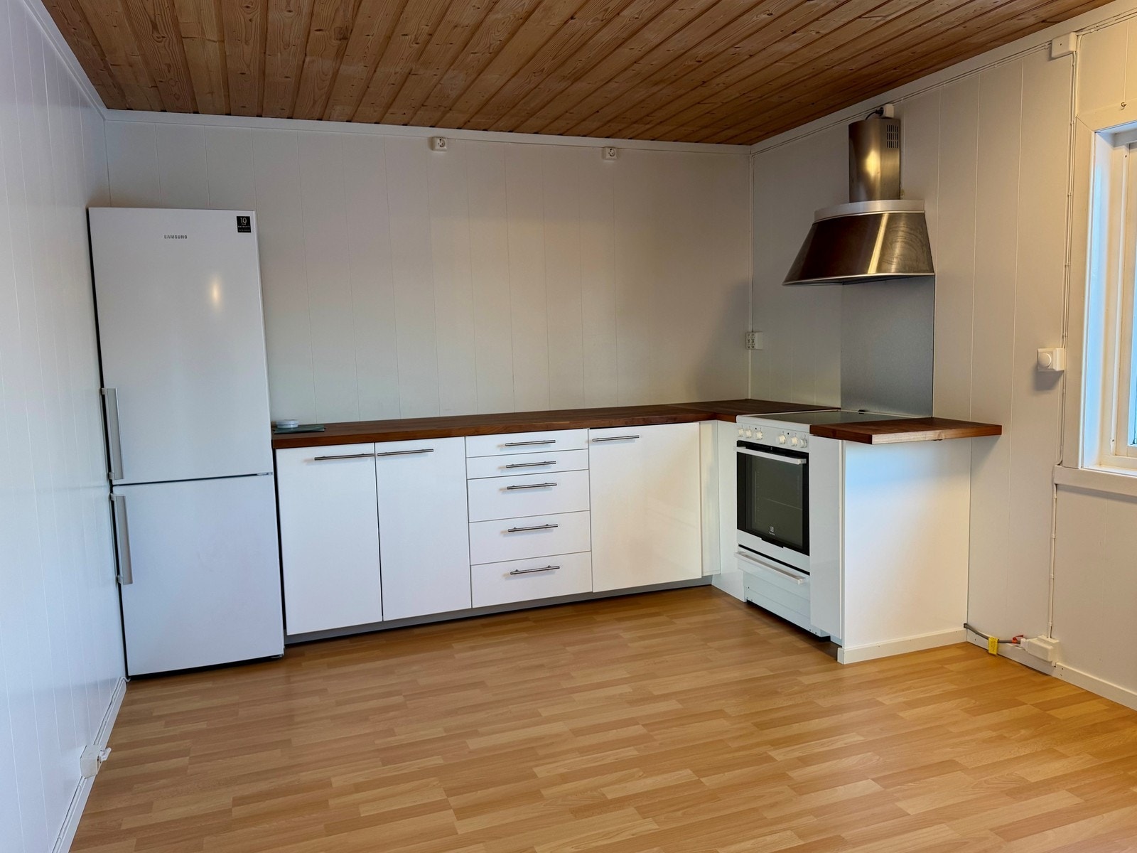 Kjøkken med hvitevarer Galleribilde