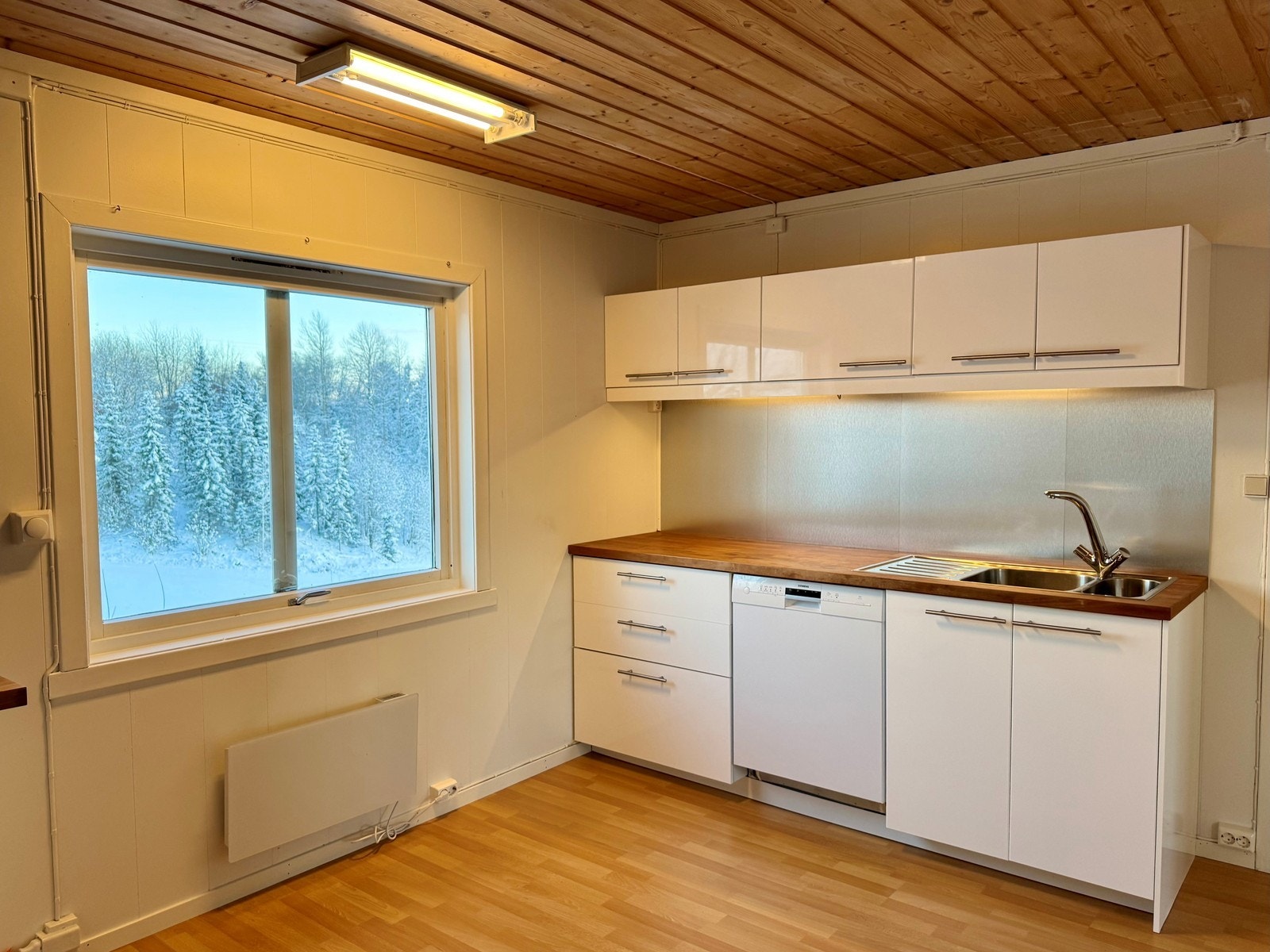 Kjøkken med hvitevarer Galleribilde