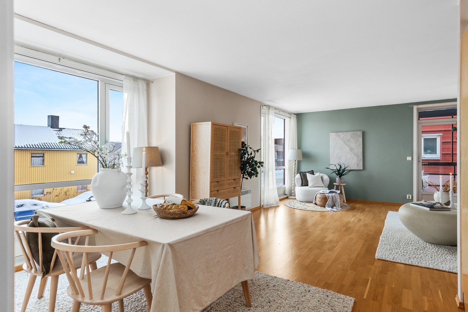 Flere naturlige innredningsseksjoner. Galleribilde