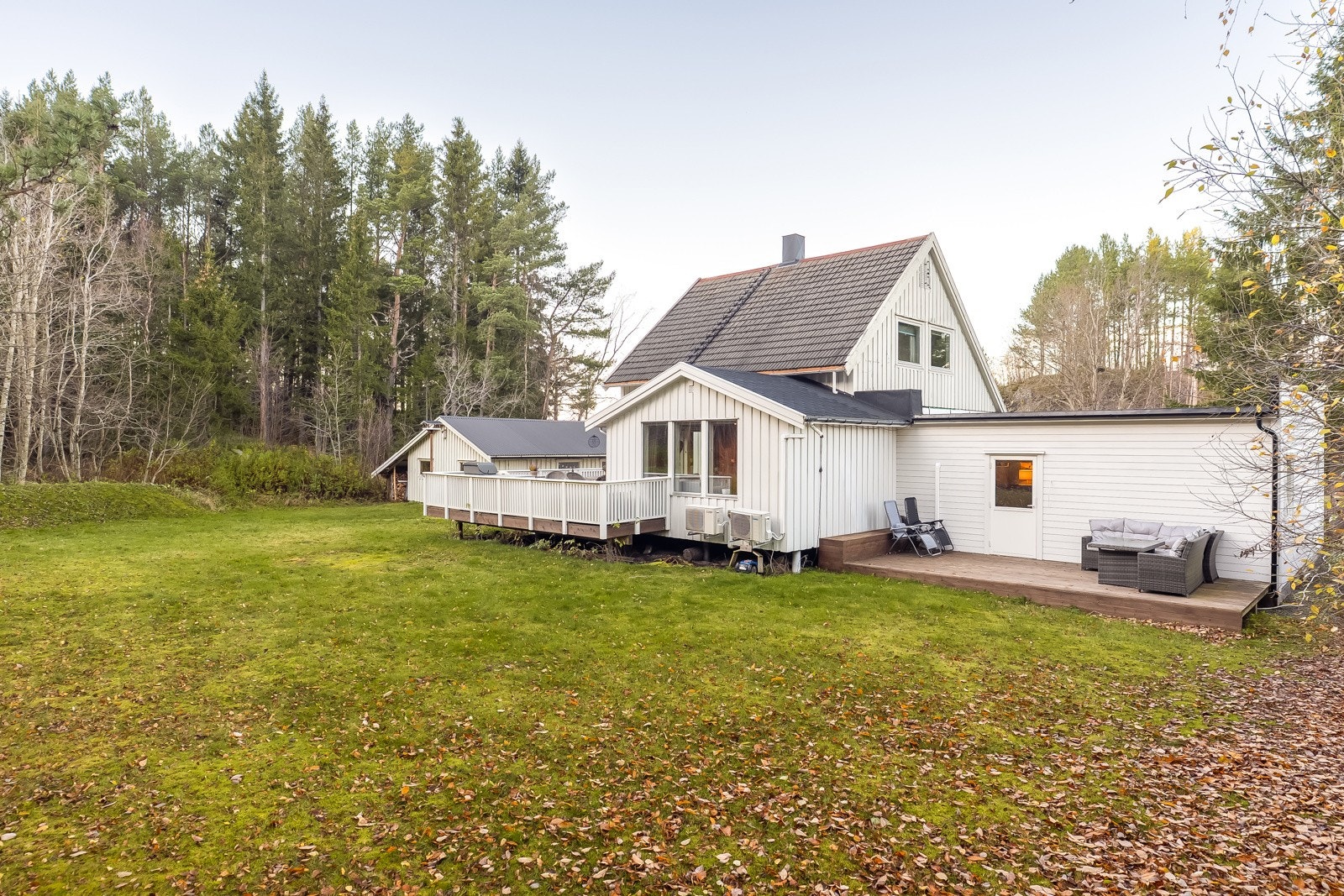 Tomten er stor, flat og på ca. 1,3 mål. Galleribilde