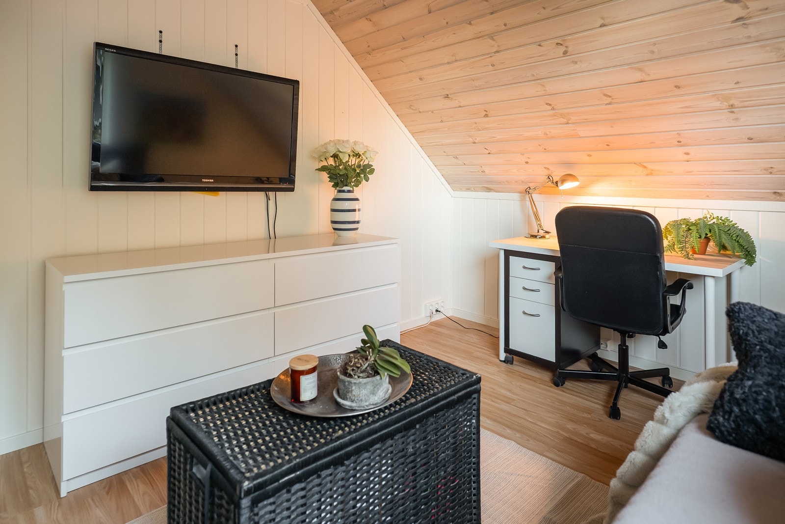 Det ene soverommet benyttes idag som en ekstra TV-stue. Galleribilde