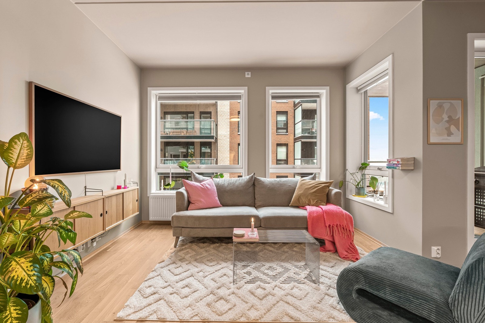 Bygget er fra 2022, så her følger det selvsagt med en høy standard på alt av innredning og overflater. Galleribilde