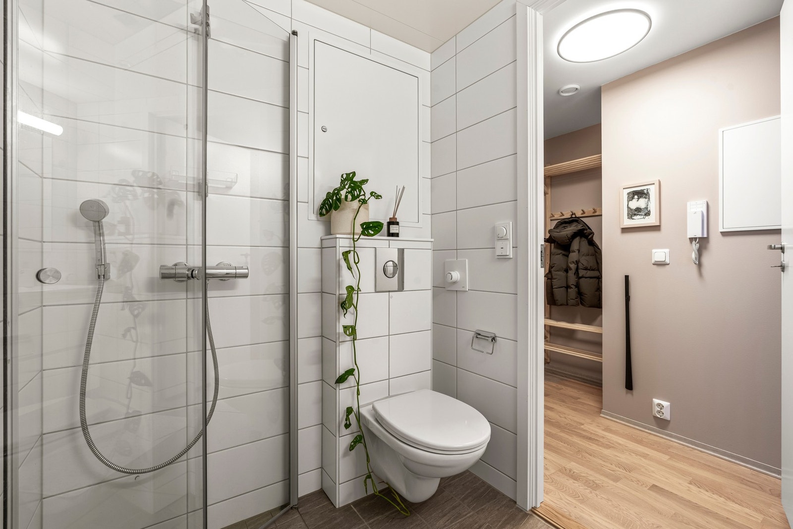 Gulvvarmen består av vannbåren varme som er inkludert i fellesutgiftene. Galleribilde