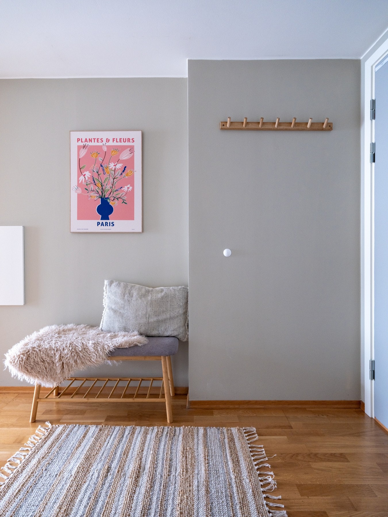 Gangen oppleves som romslig med god lagringsplass til diverse yttertøy og lignede. Galleribilde