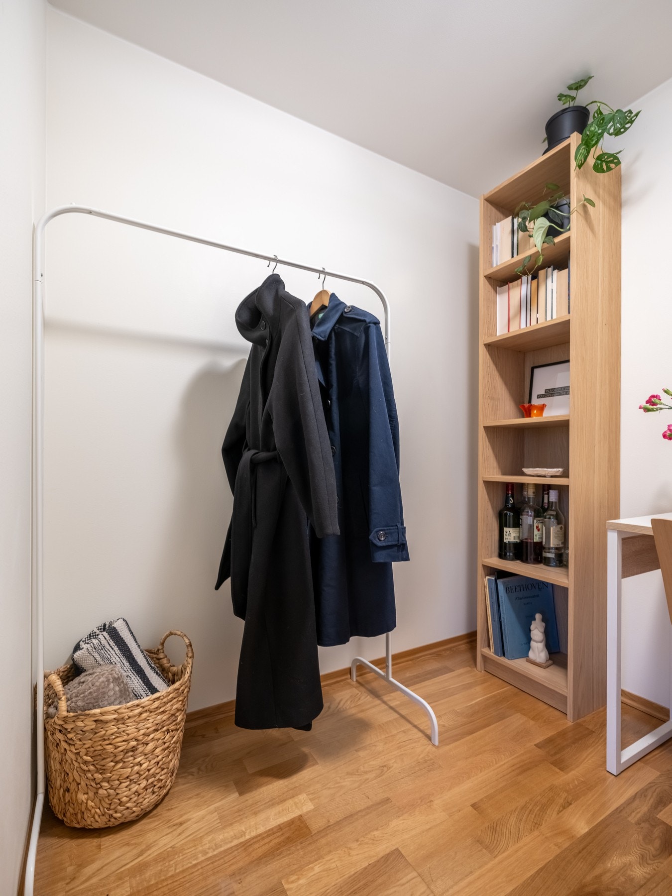 Boden er perfekt til ekstra lagring av klær og gjenstander man ikke ønsker skal oppbevares i en kjellerbod, Galleribilde