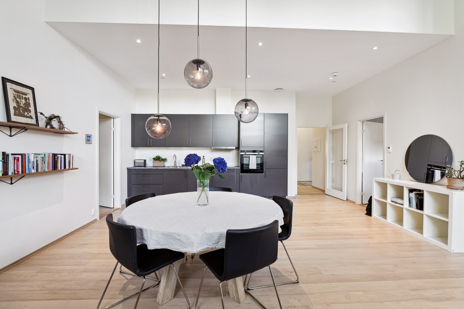 Spisestue og kjøkken Galleribilde