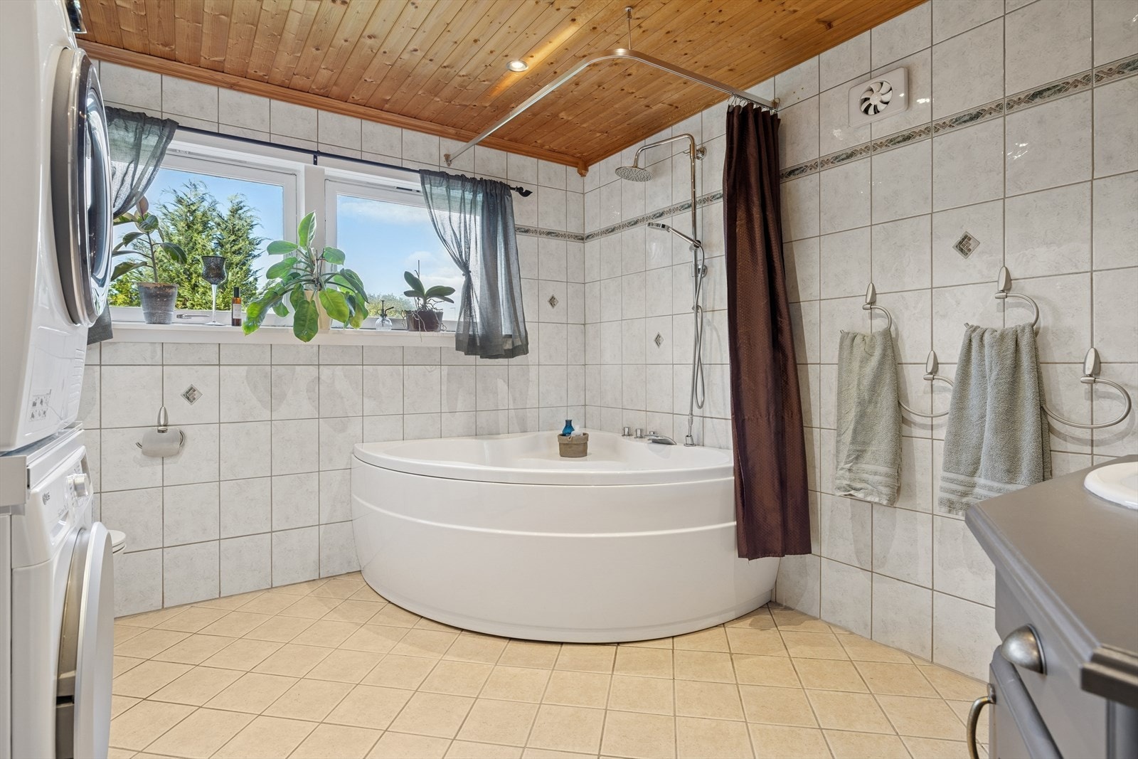 Flislagt baderom med elektriske varmekabler etablert ca. 2005. Galleribilde