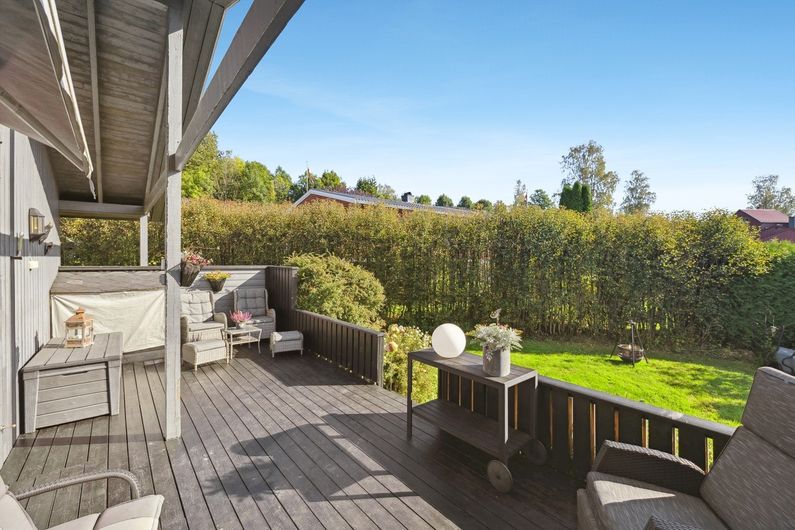 Terrassen er som en forlengelse av stuen på varme sommerdager. Galleribilde