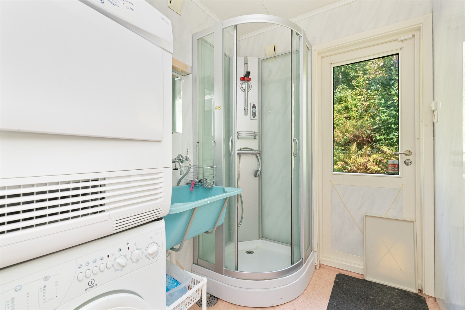 Vaskerom med egen utgang mot nord Galleribilde