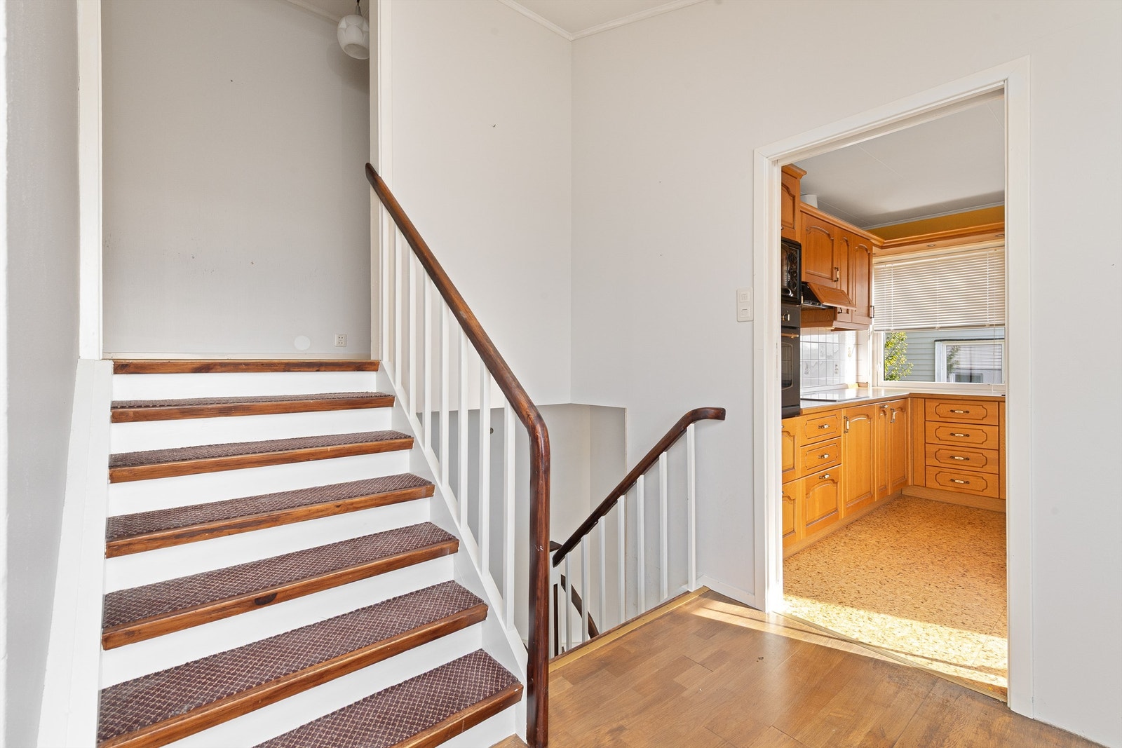 Trapp mellom etasjene/halvplan Galleribilde