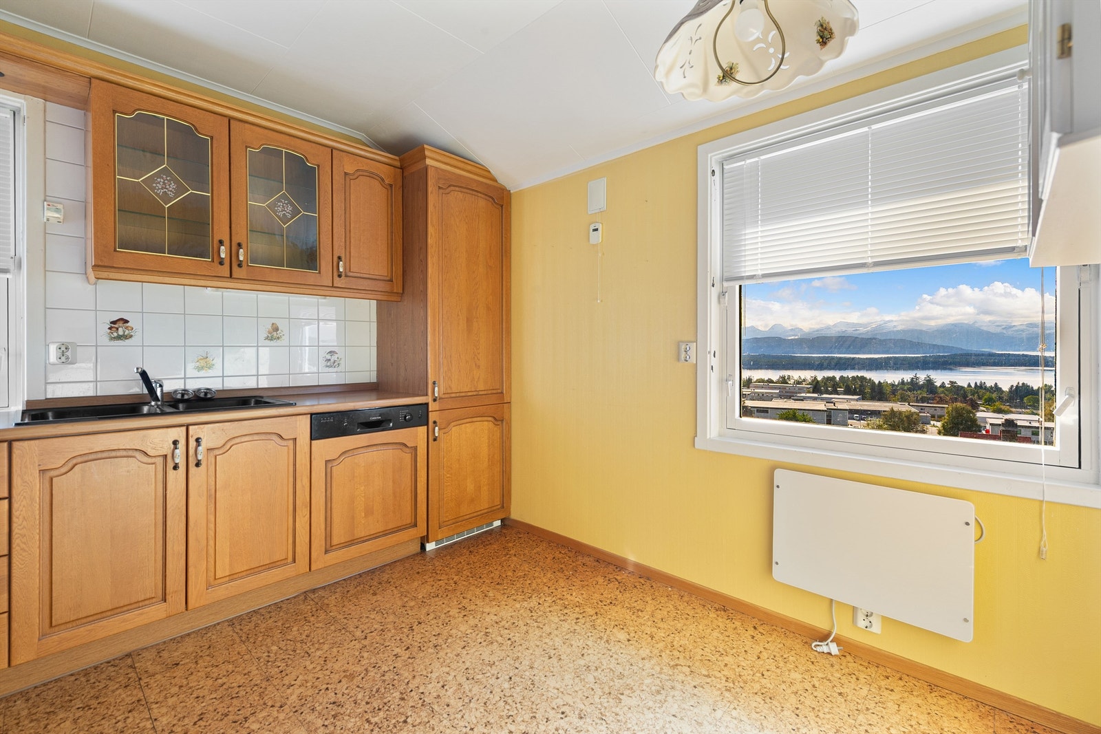 Rom for spisebord på kjøkkenet Galleribilde