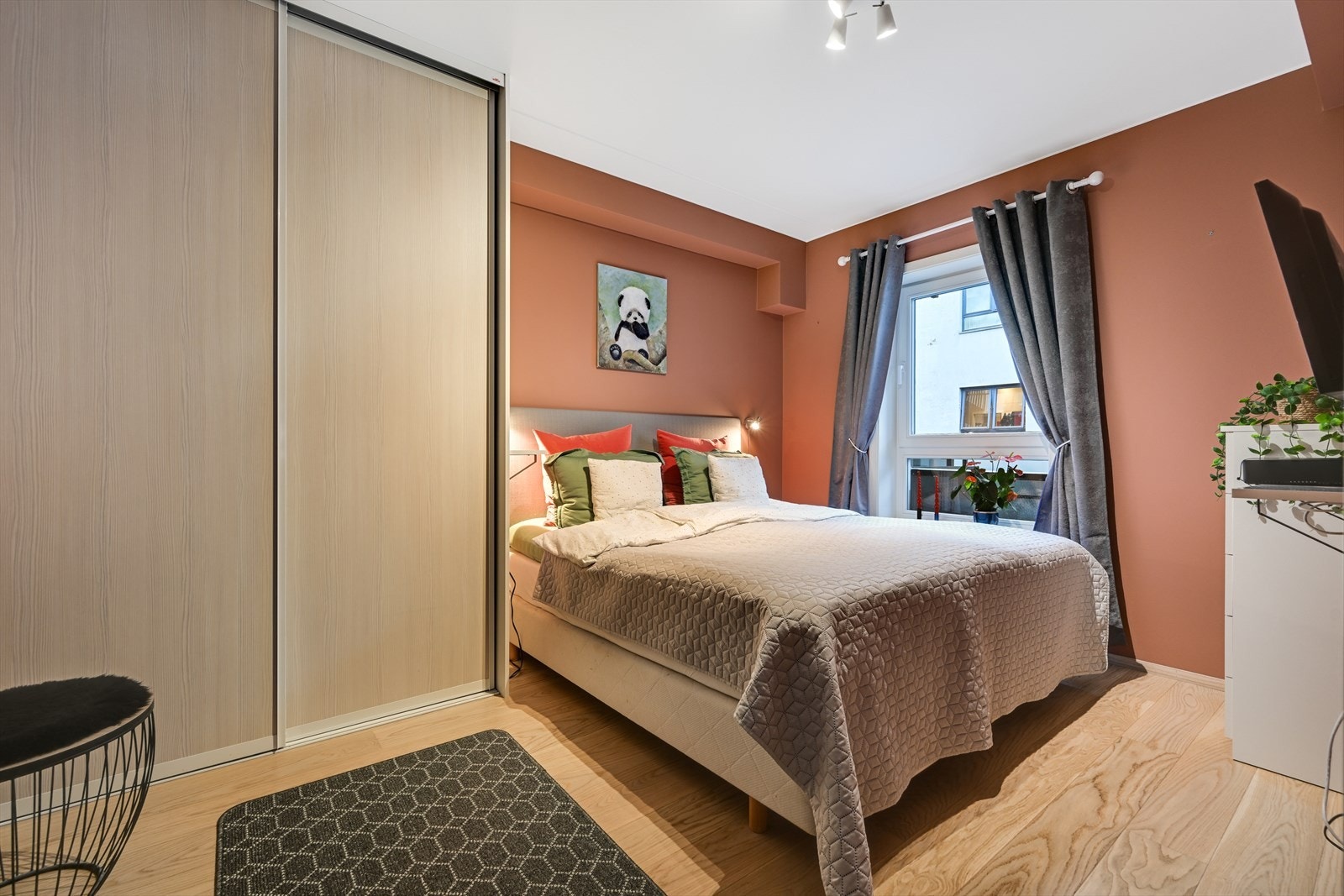 Hovedsoverom som også kan brukes som spisestue. Galleribilde