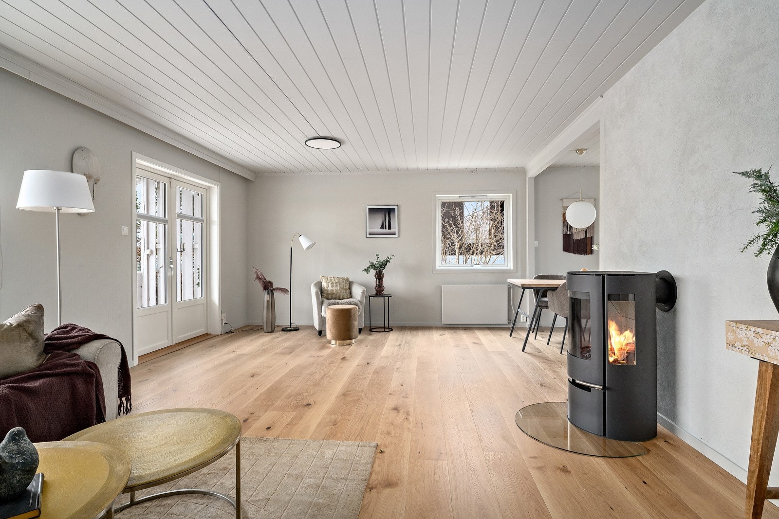 Åpent rom med flere møbleringsmuligheter. Galleribilde