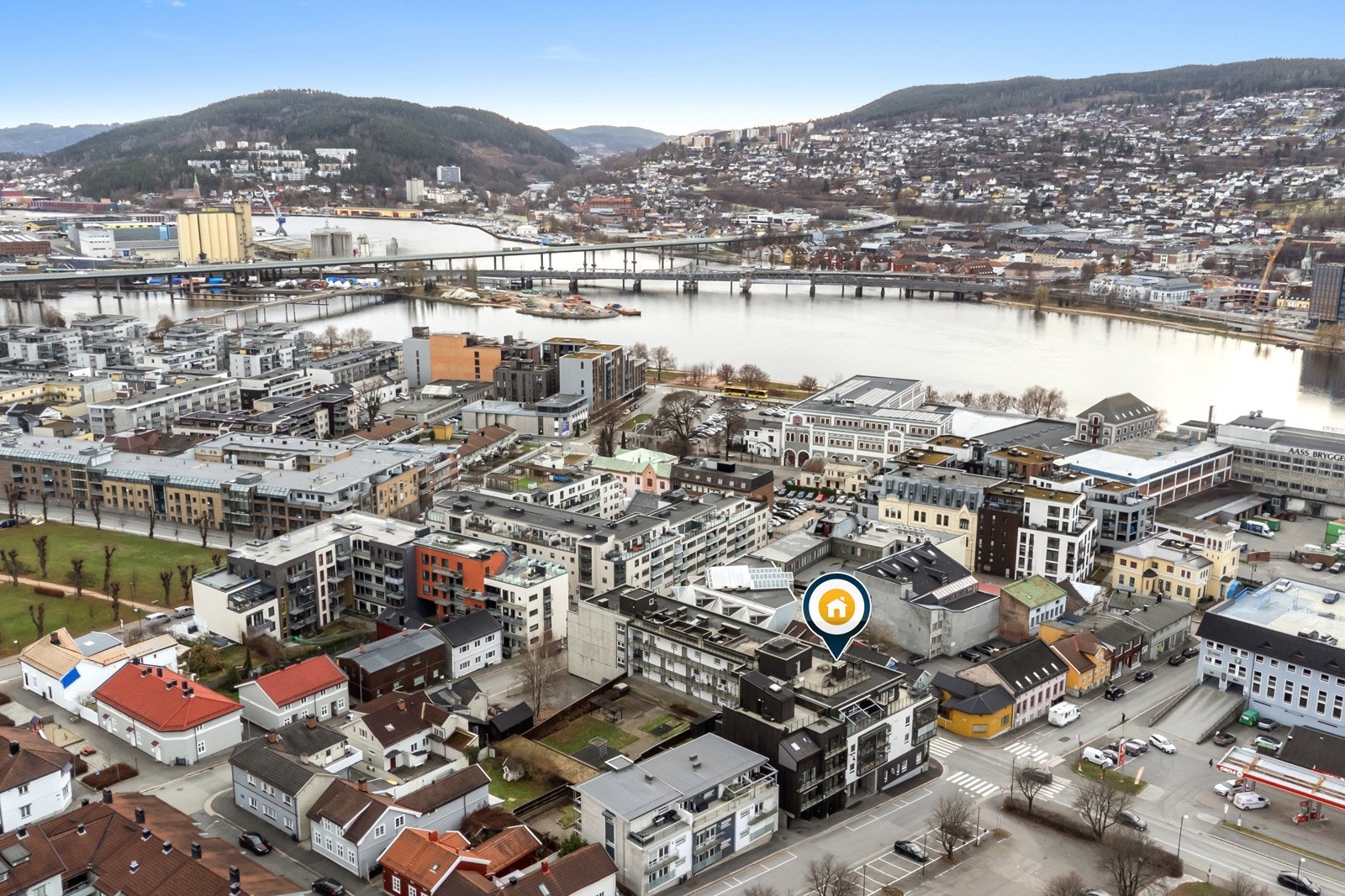 Sentral beliggenhet midt i byens sentrum med gåavstand til alt | Kun 7 minutters gange til togstasjon Galleribilde