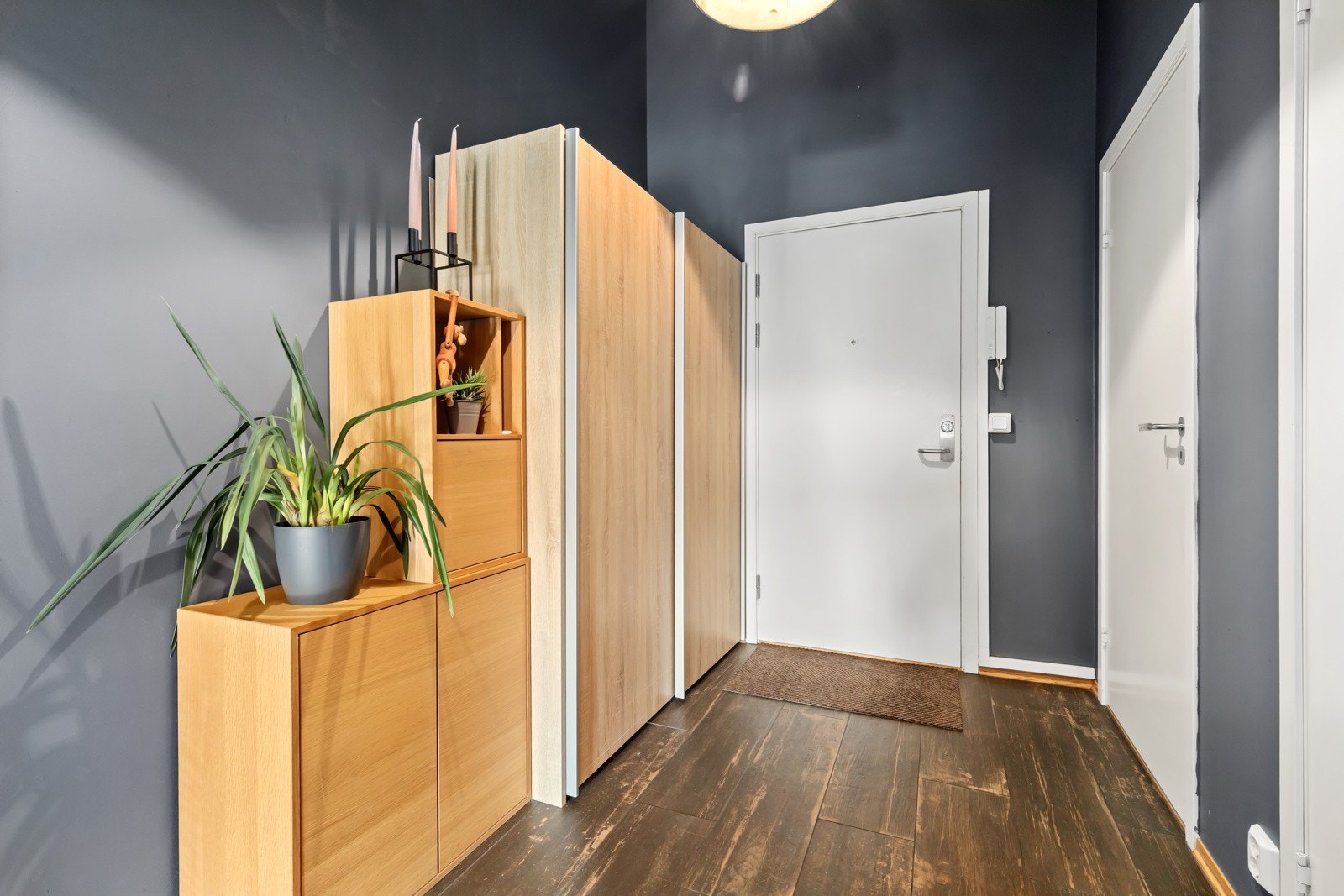 Garderobe i entré Galleribilde