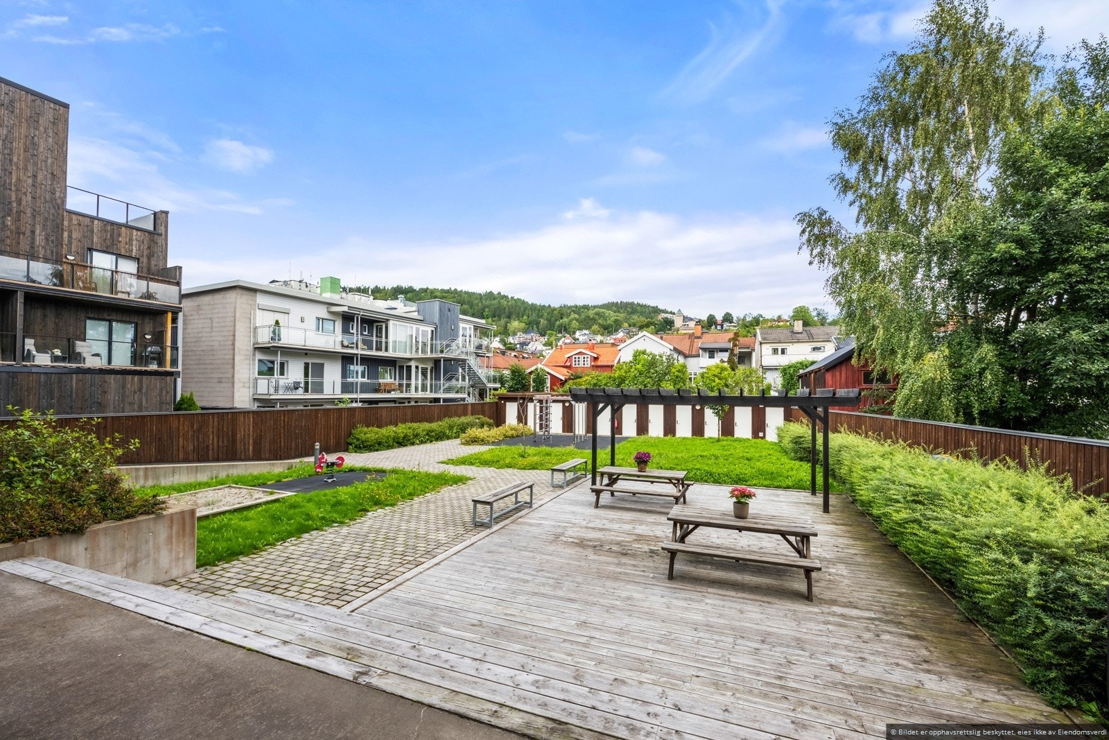 Hyggelig bakgård Galleribilde