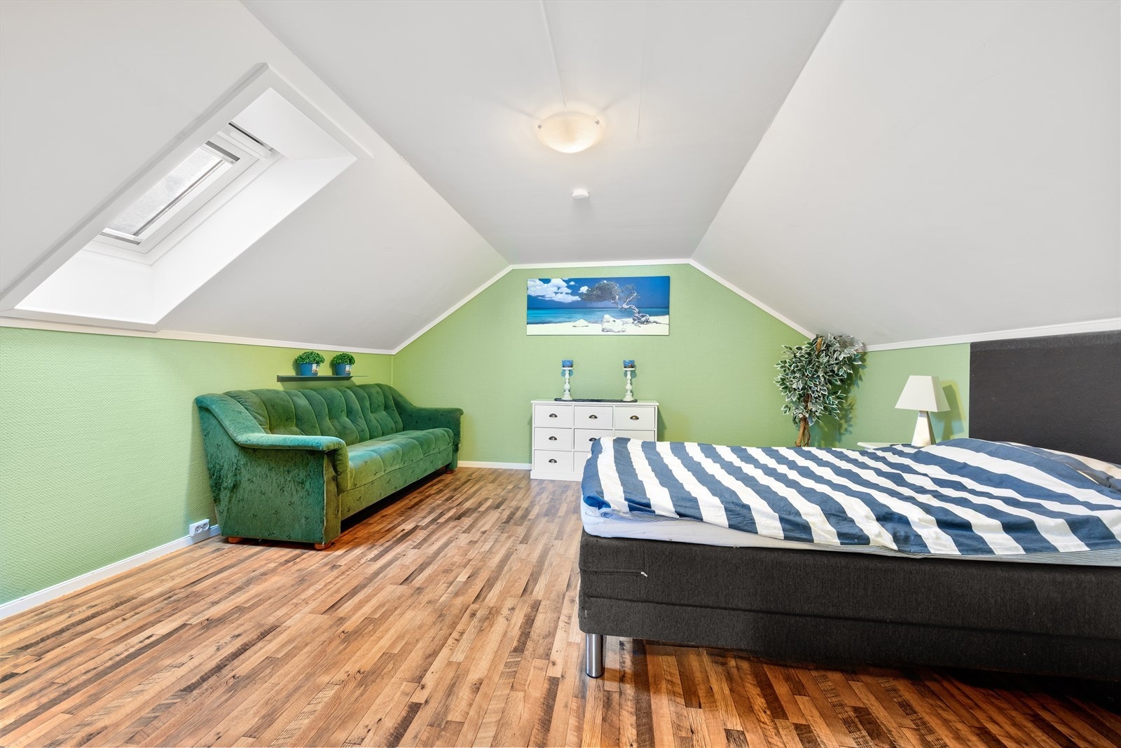 Soverommet oppe kan også brukes som en koselig loftstue. Galleribilde