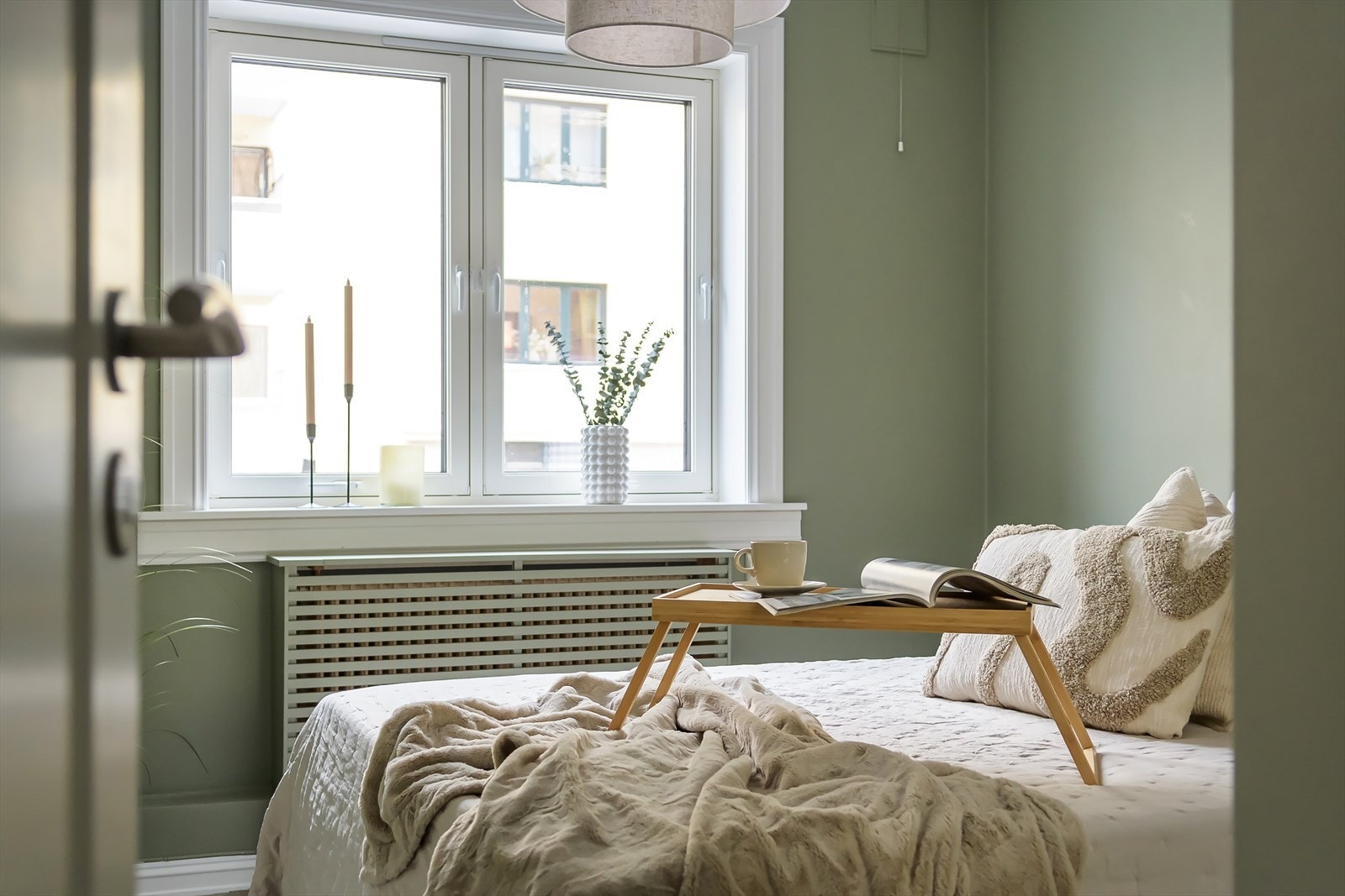 Begge soverom har gulvteppe - noe som gir en lun og luksuriøs følelse til rommet Galleribilde