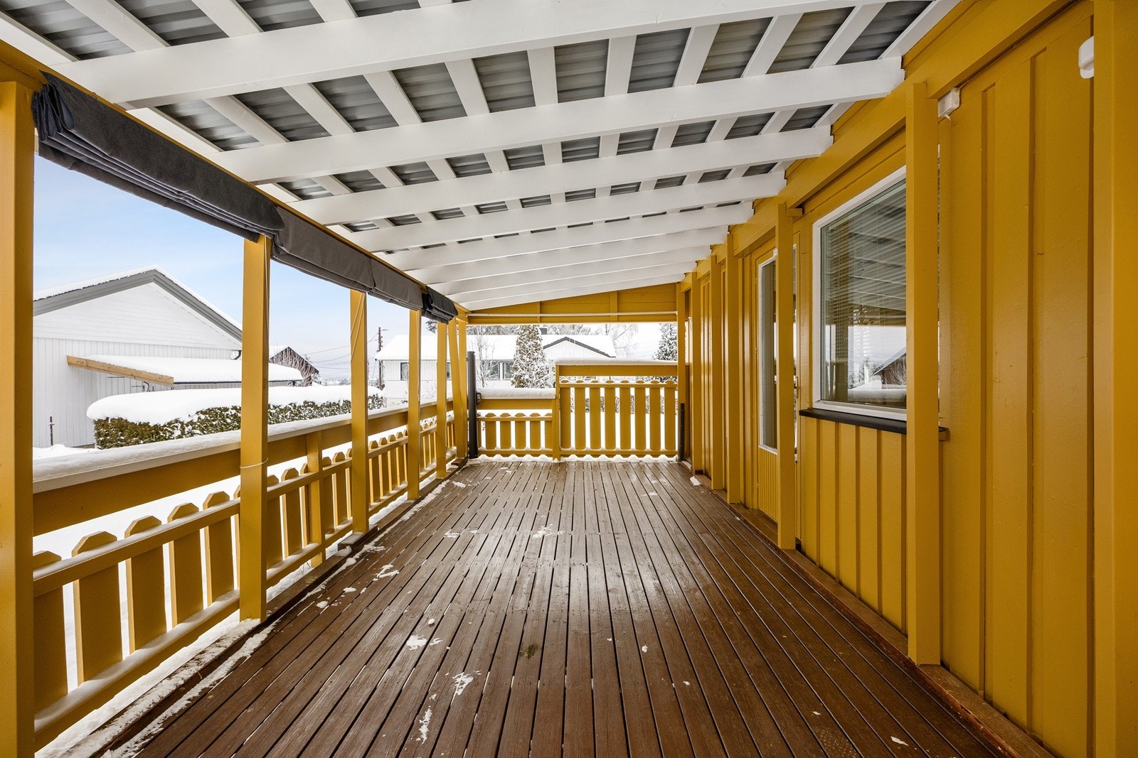 En hyggelig enebolig med god planløsning over ett plan, stor kjeller og isolert garasje. Galleribilde